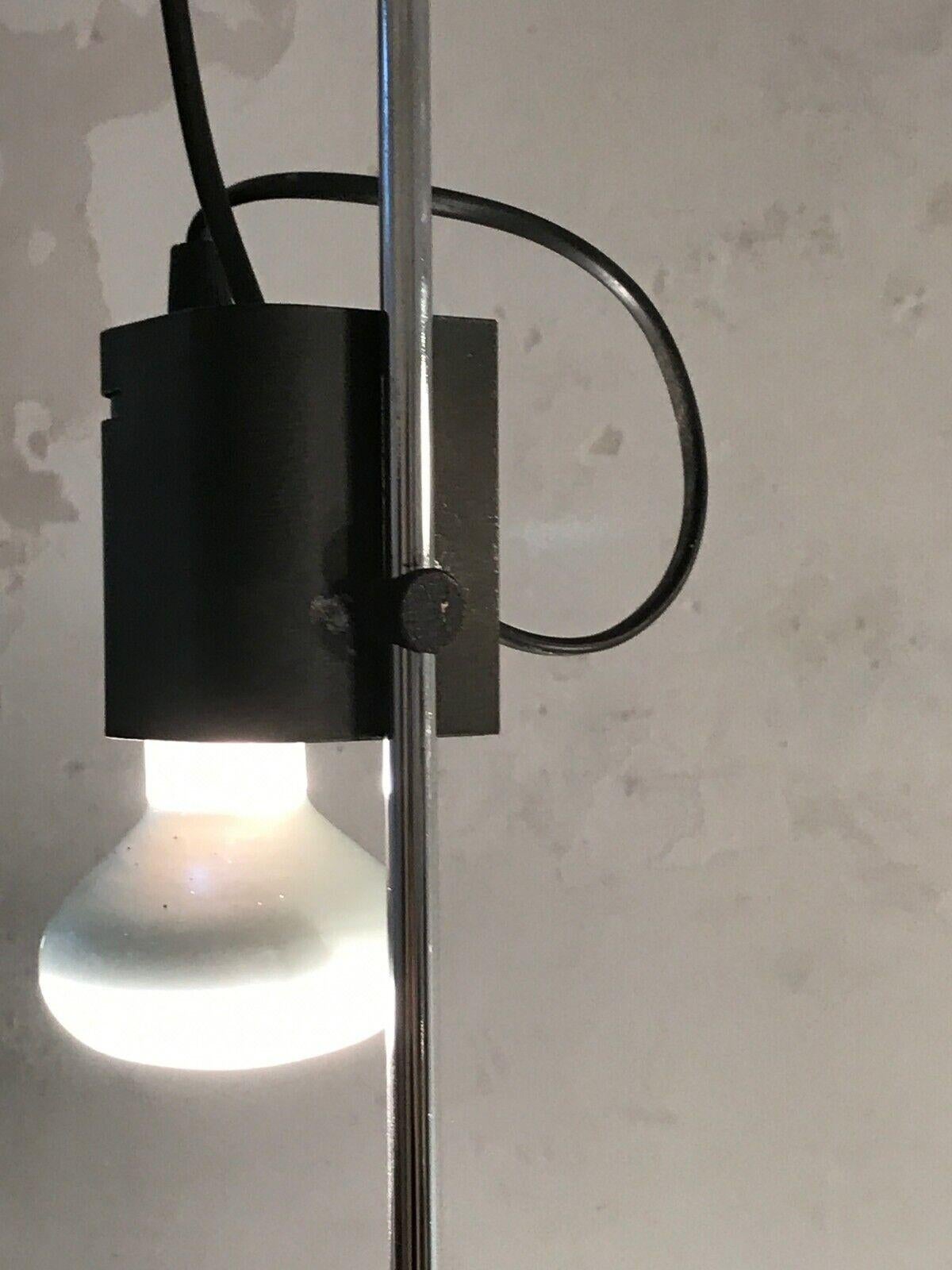 A MINIMAL RADICAL SPACE-AGE FLOOR LAMP im Stil von GINO SARFATTI, Italien 1970 (Metall) im Angebot
