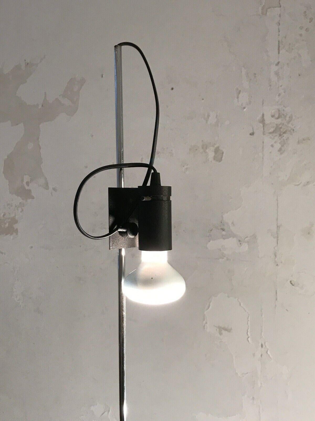 A MINIMAL RADICAL SPACE-AGE FLOOR LAMP in the style of GINO SARFATTI, Italy 1970 For Sale 1