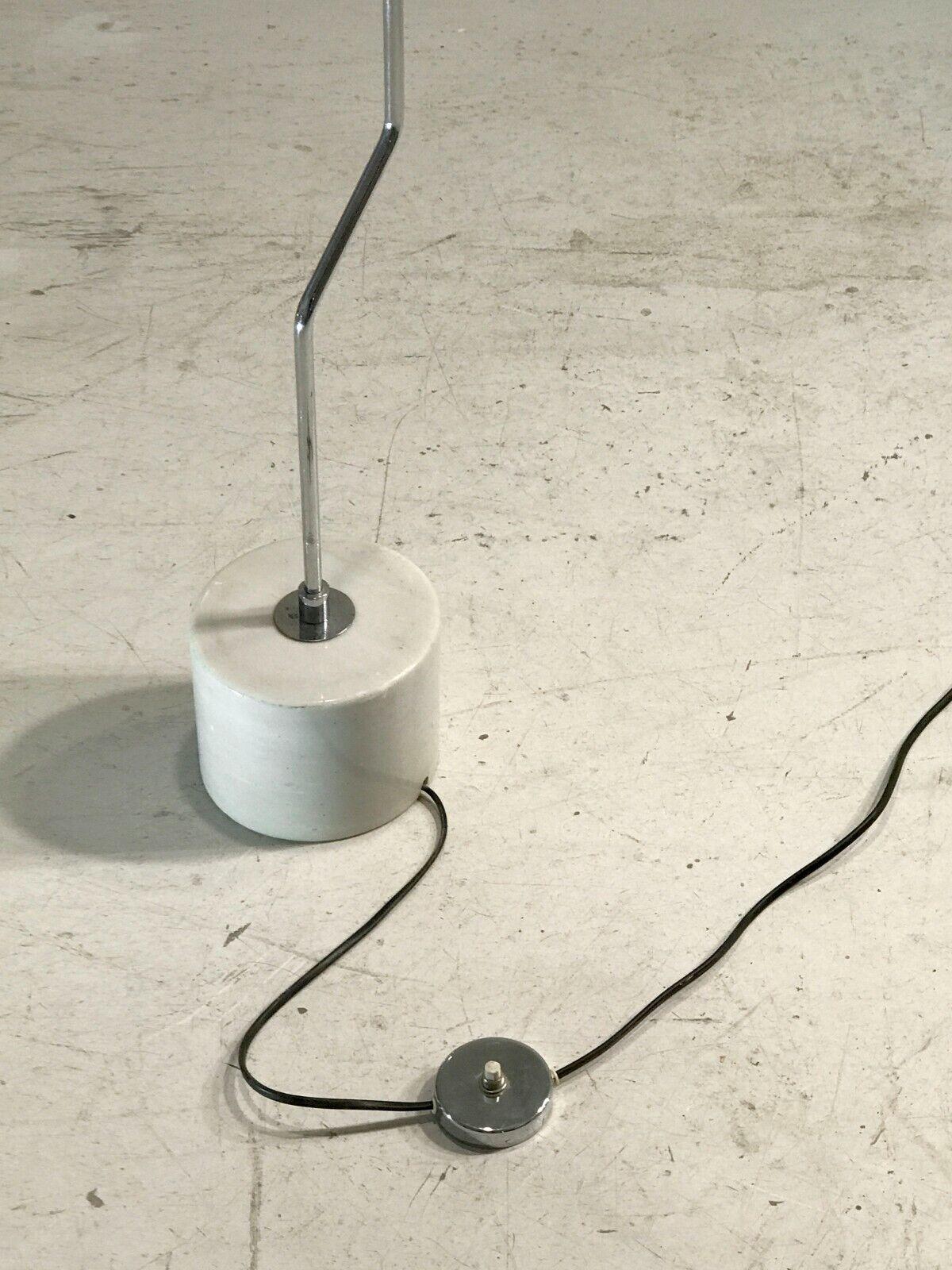 A MINIMAL RADICAL SPACE-AGE FLOOR LAMP in the style of GINO SARFATTI, Italy 1970 For Sale 2