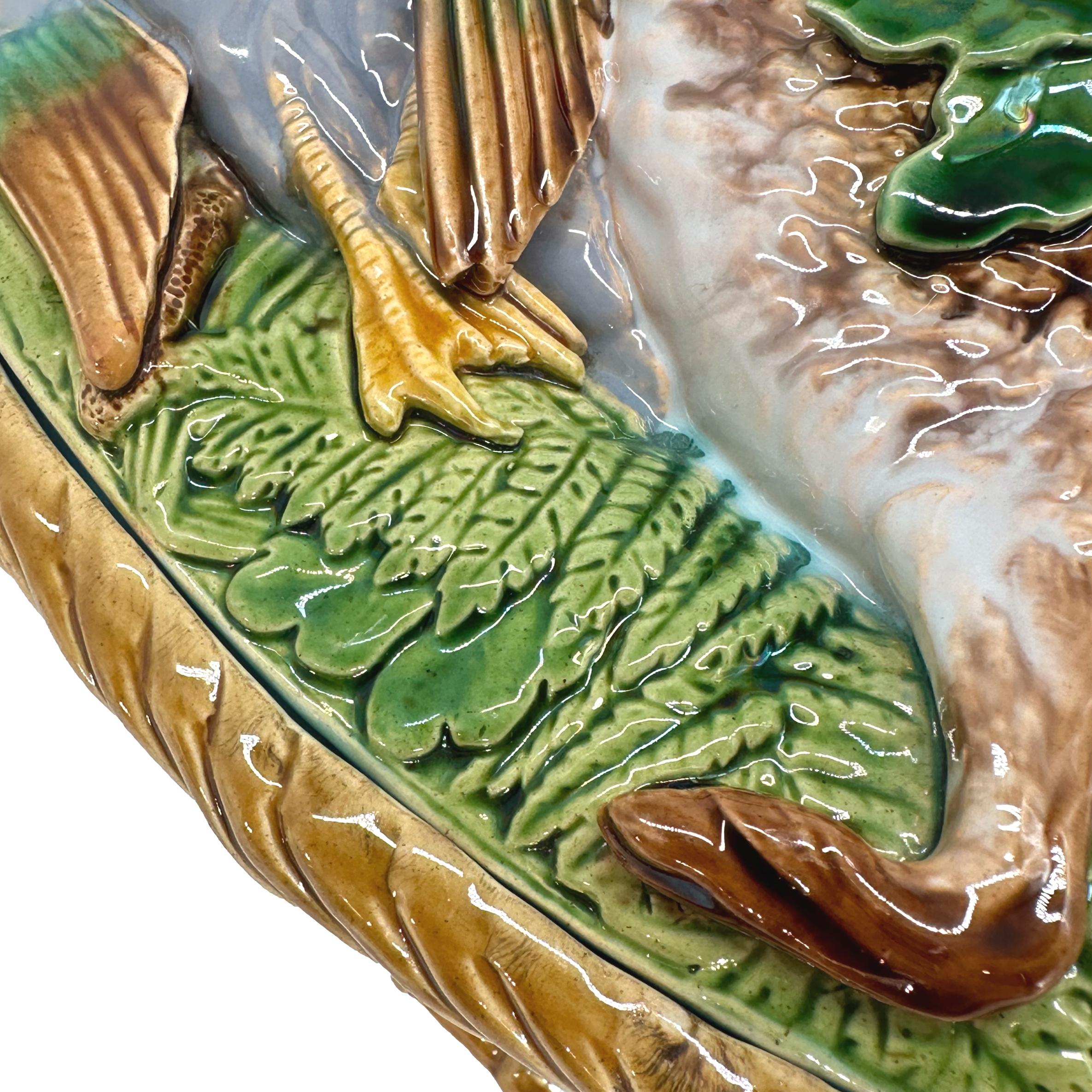 Soupière à tarte, couvercle et doublure en majolique de Minton, datant de 1859. en vente 3