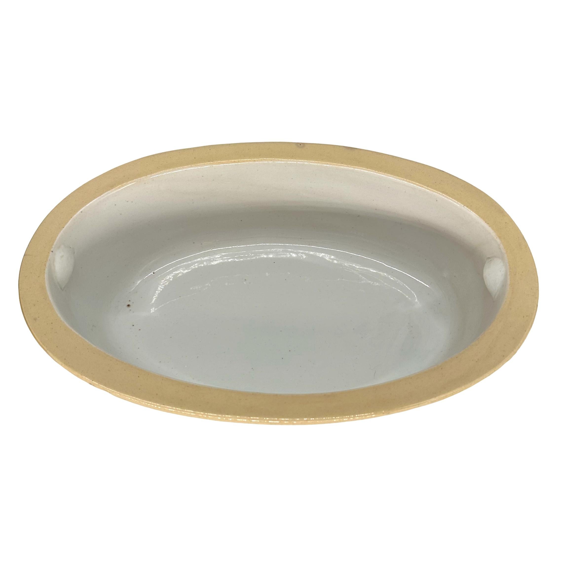 Soupière à tarte, couvercle et doublure en majolique de Minton, datant de 1859. en vente 7