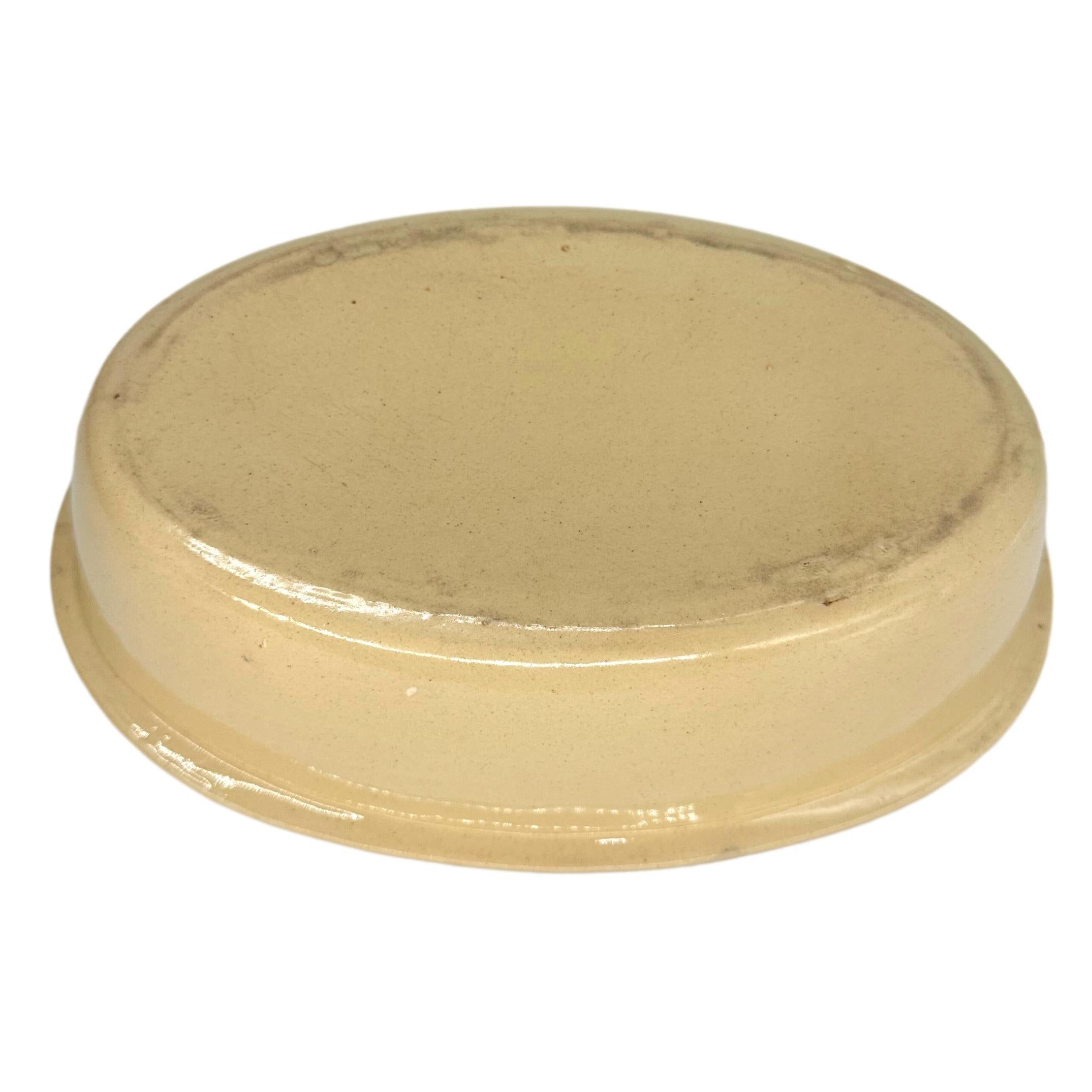Soupière à tarte, couvercle et doublure en majolique de Minton, datant de 1859. en vente 8