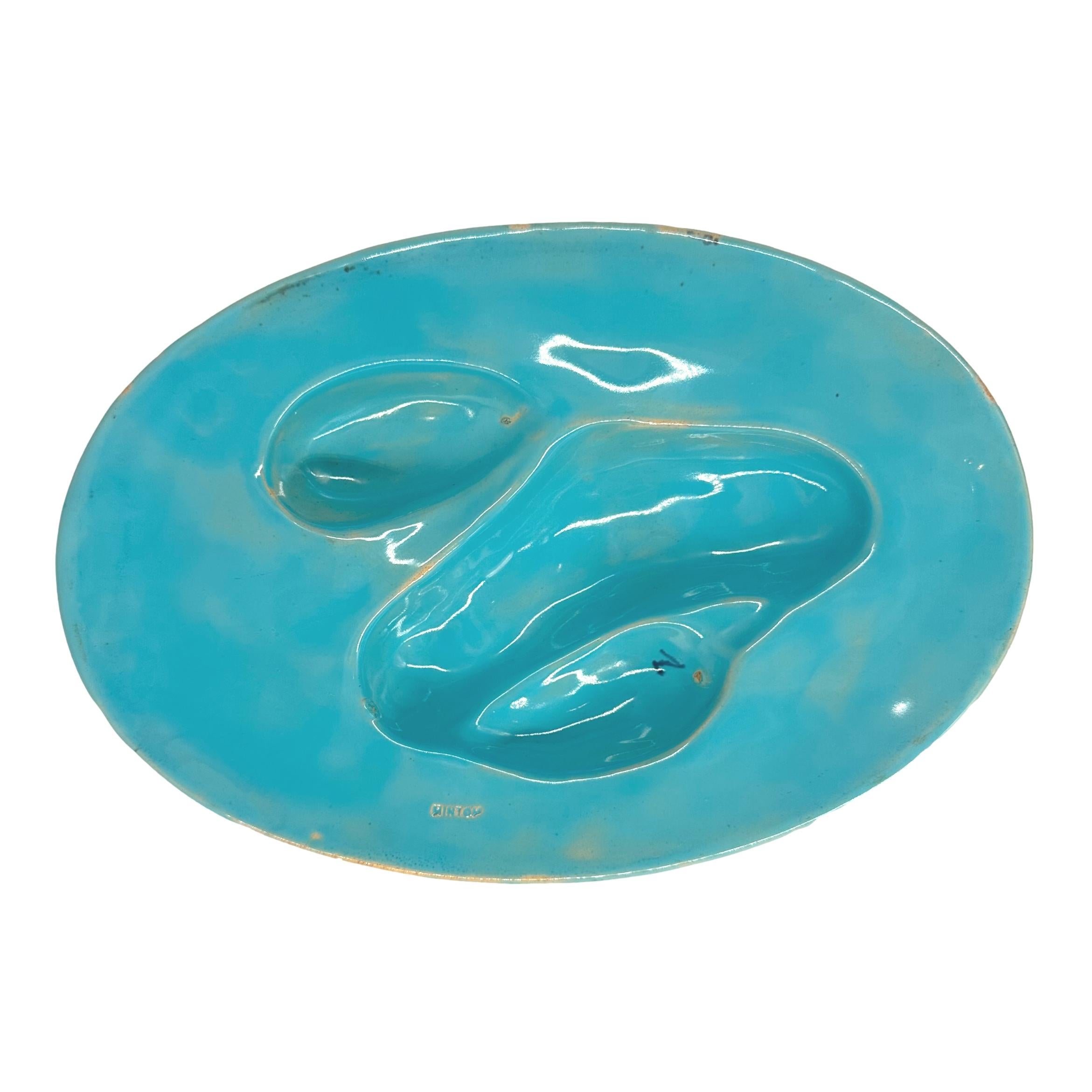 Soupière à tarte, couvercle et doublure en majolique de Minton, datant de 1859. en vente 11