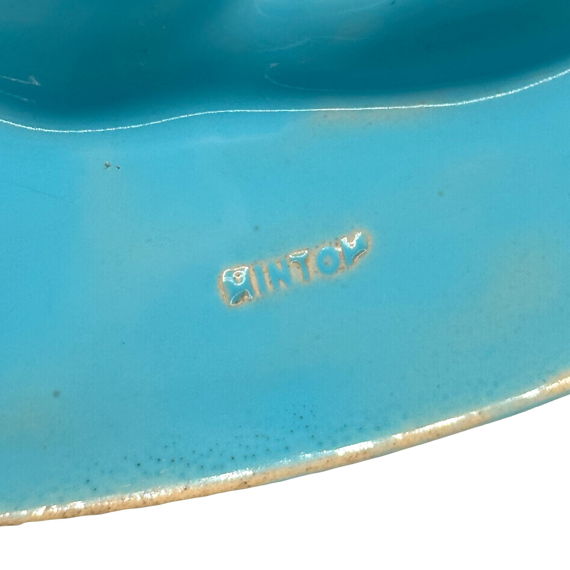 Soupière à tarte, couvercle et doublure en majolique de Minton, datant de 1859. en vente 12
