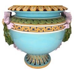 Jardiniere neoclassico in maiolica di Minton con corone di alloro, inglese, 1868 ca.