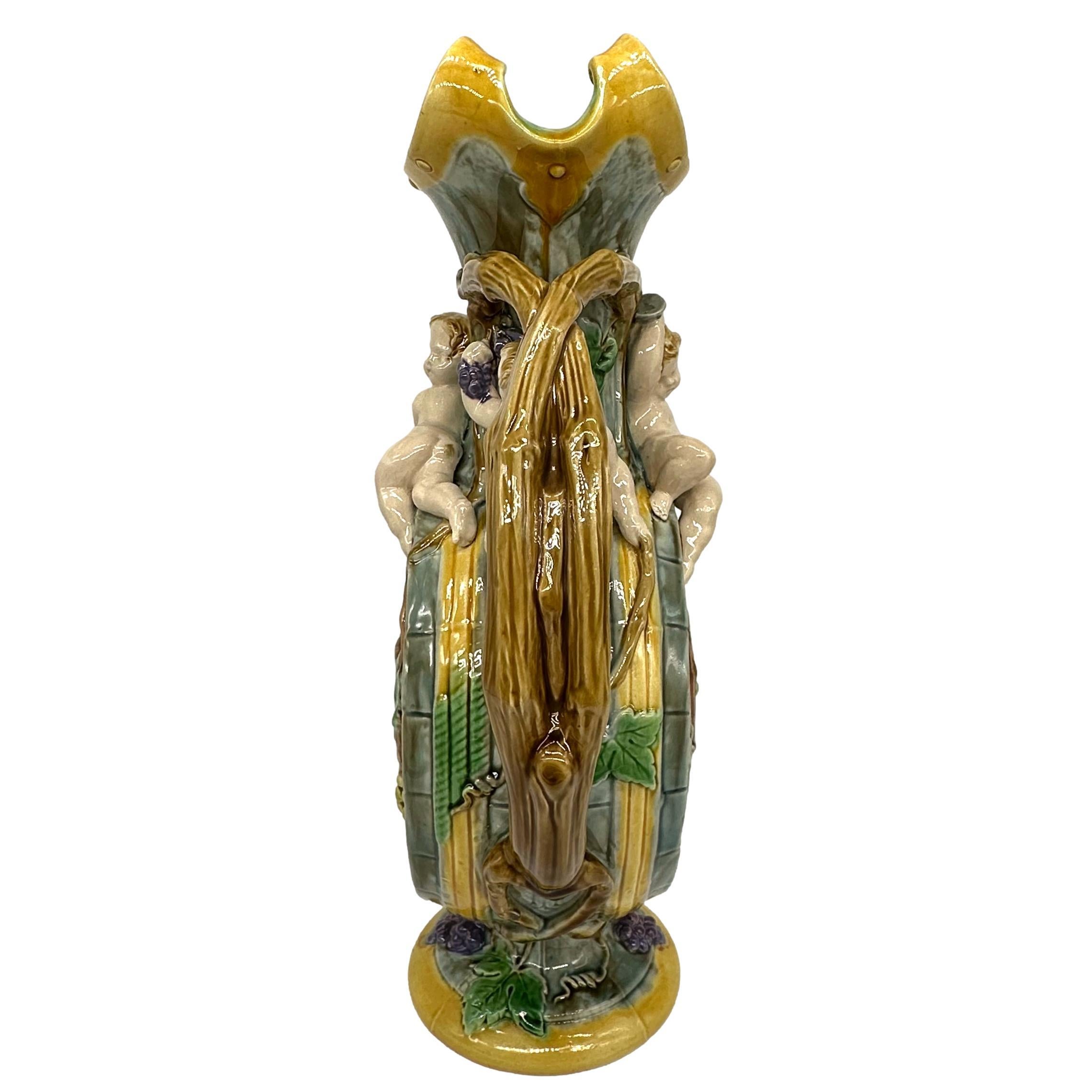 Anglais Aiguière à vin en majolique de Minton conçue par Hugues Protât, anglais, vers 1875 en vente