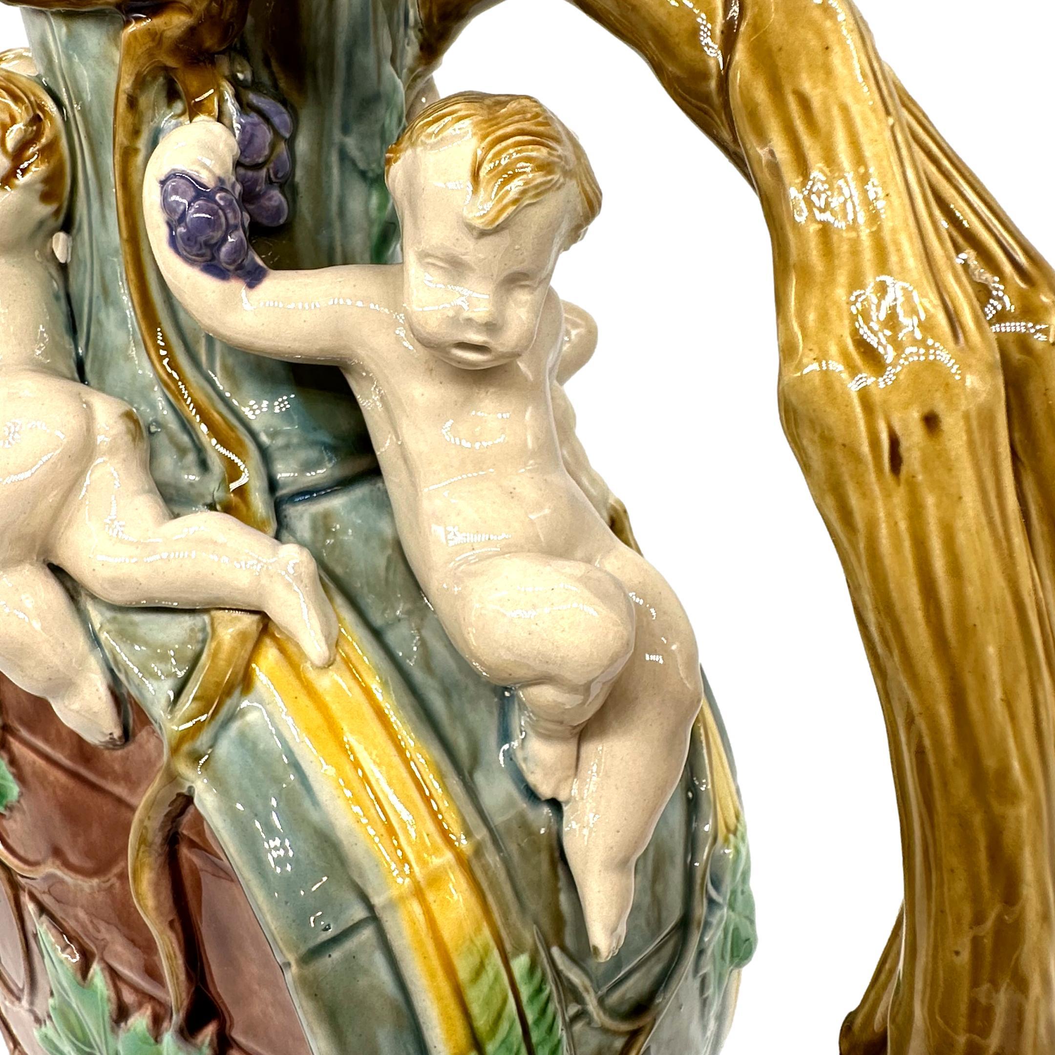 Moulé Aiguière à vin en majolique de Minton conçue par Hugues Protât, anglais, vers 1875 en vente
