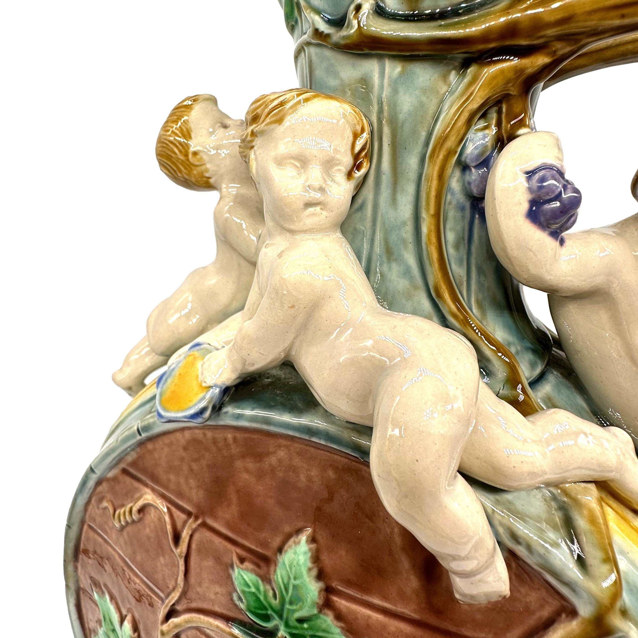 Aiguière à vin en majolique de Minton conçue par Hugues Protât, anglais, vers 1875 Bon état - En vente à Banner Elk, NC
