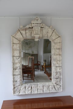 Un espejo con decoración antigua, Francia, años 50.