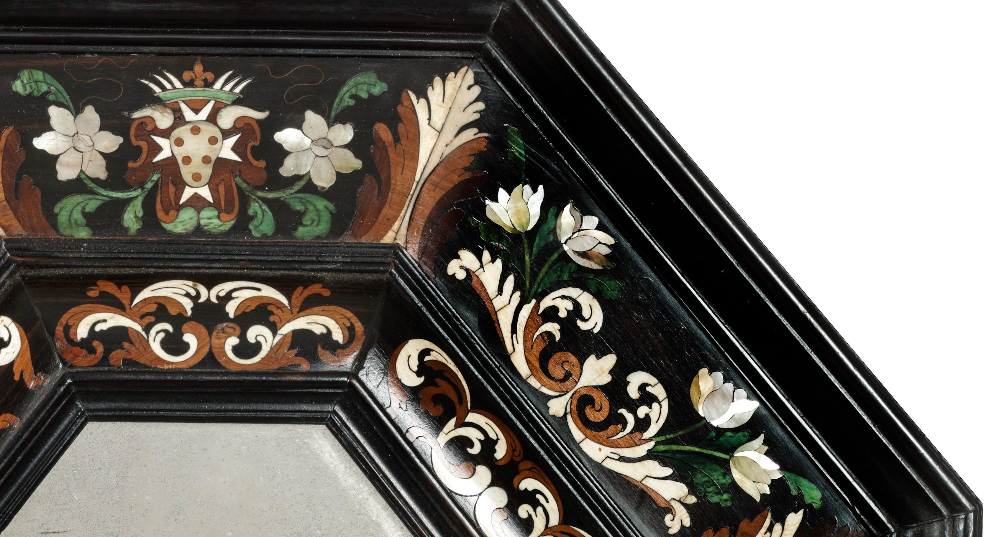 Ein Spiegel mit dem Wappen der Medici von Leonardo van der Vinne (1659-1713) (Intarsie) im Angebot