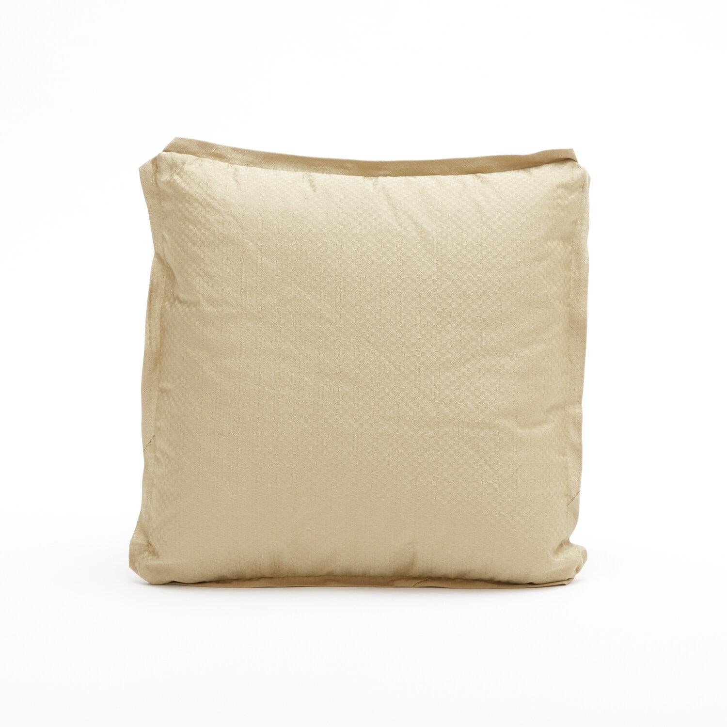 A Mitered Fortuny Fabric Cushion in the Granada Pattern In New Condition For Sale In New York, NY