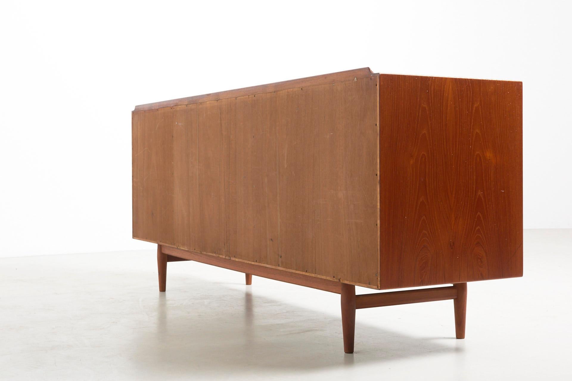A Model 29 Sideboard in teak,  By Arne Vodder 6