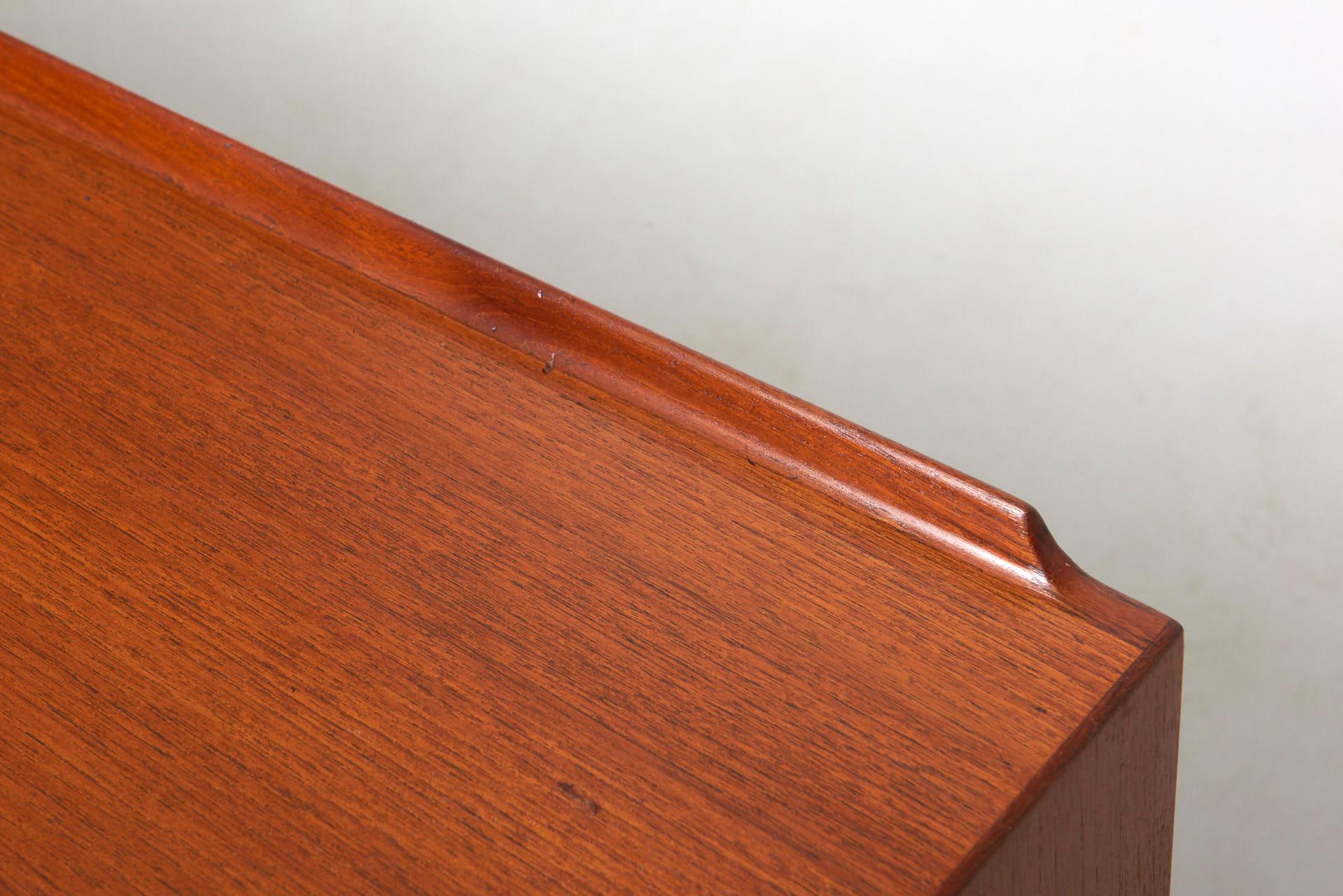 A Model 29 Sideboard in teak,  By Arne Vodder 9