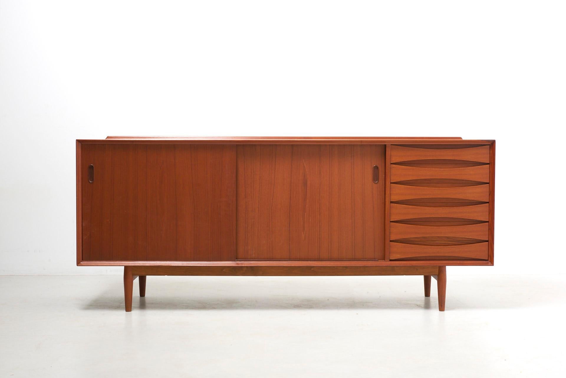A Model 29 Sideboard in teak,  By Arne Vodder In Good Condition In Antwerpen, BE
