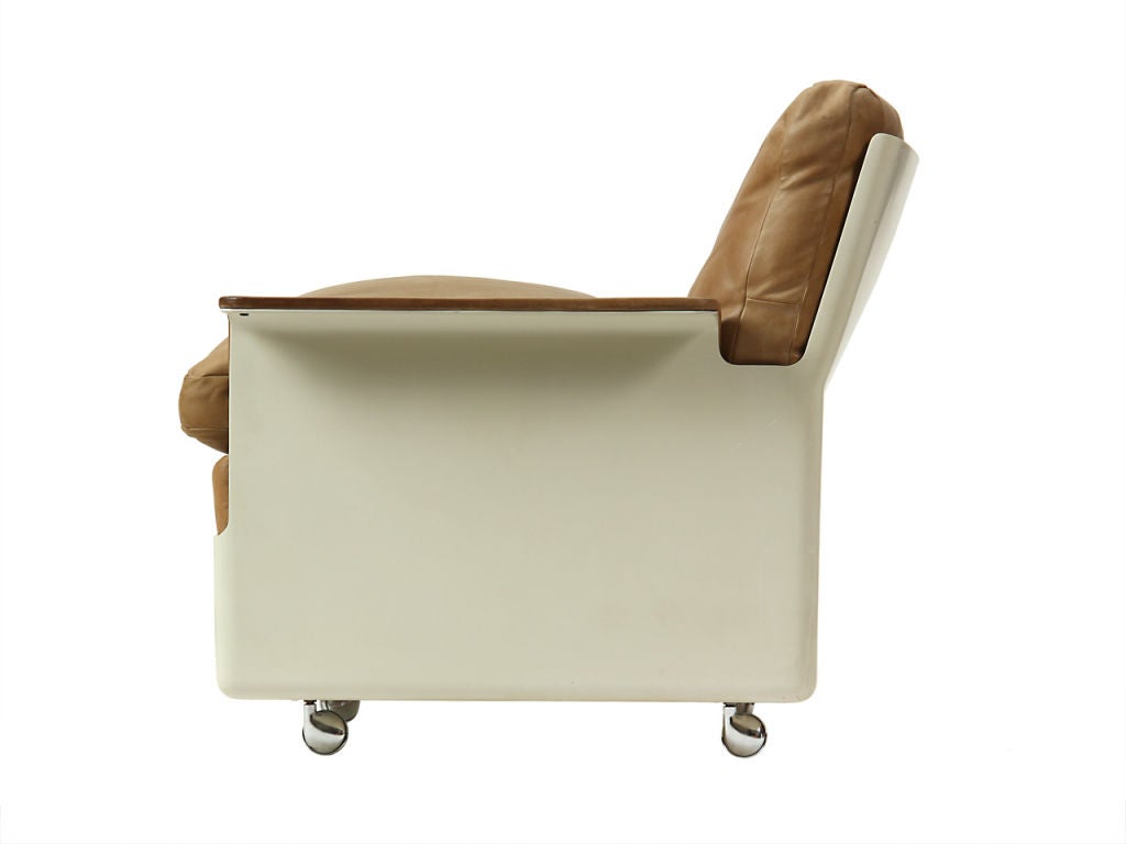Mid-Century Modern Model 620 Fiberglass and Leather Lounge Chair by Dieter Rams
