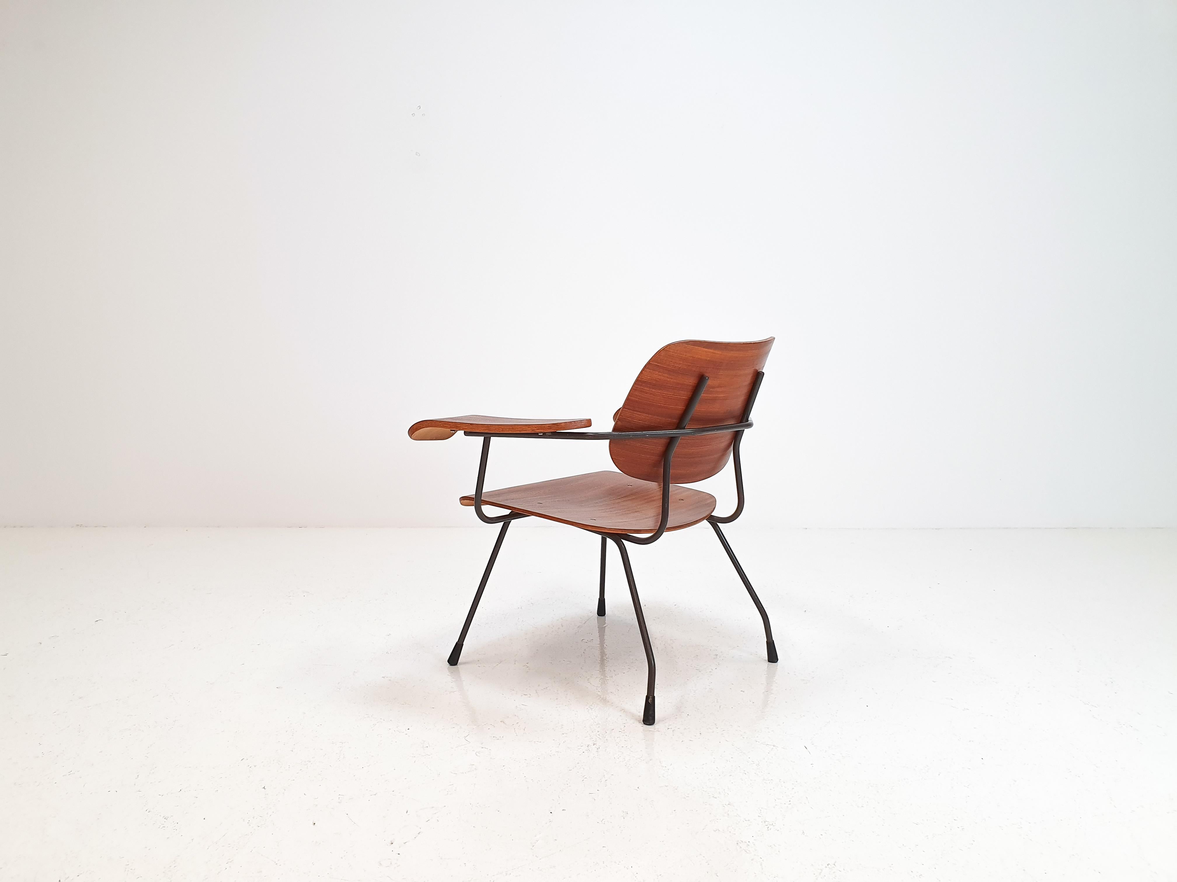 Model 8000 Easy Chair by Tjerk Reijenga for Pilastro, Netherlands, 1960s In Good Condition In London Road, Baldock, Hertfordshire