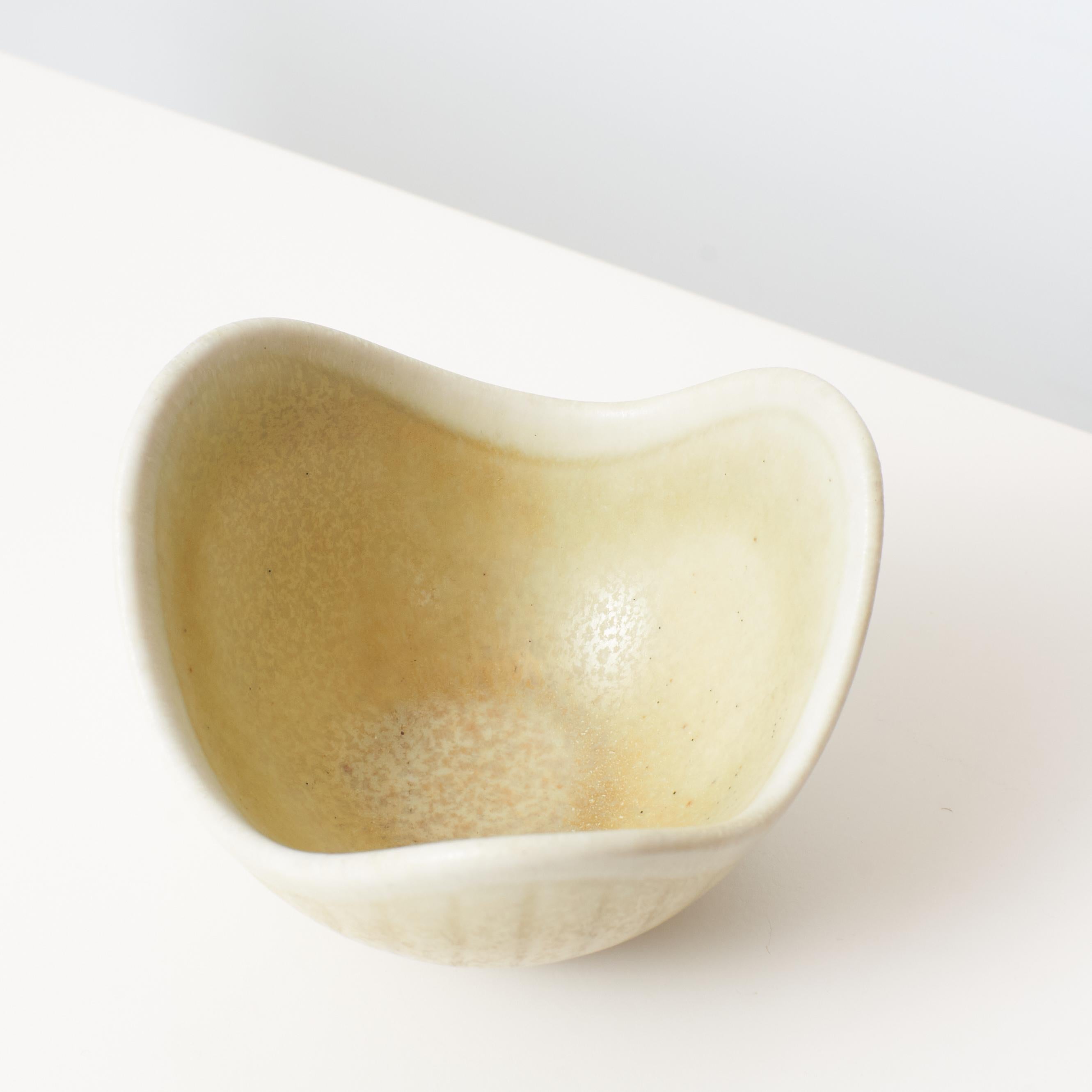 Mid-20th Century A model ASH bowl with three waved edges, by Gunnar Nylund for Rorstrand.