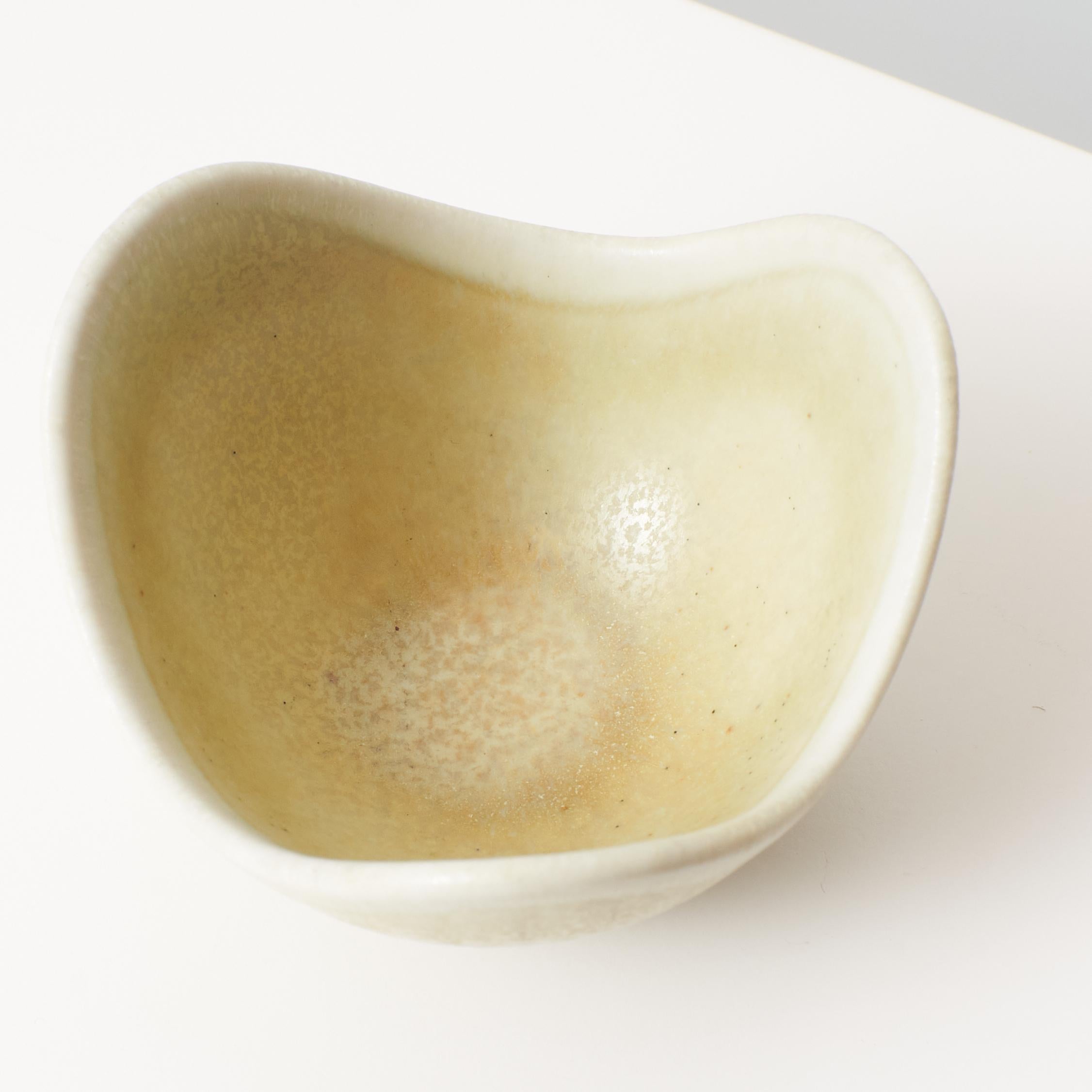 Ceramic A model ASH bowl with three waved edges, by Gunnar Nylund for Rorstrand.