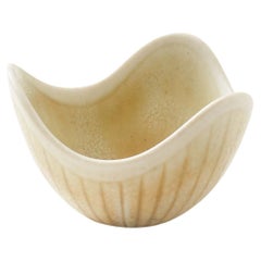 A model ASH bowl with three waved edges, by Gunnar Nylund for Rorstrand.
