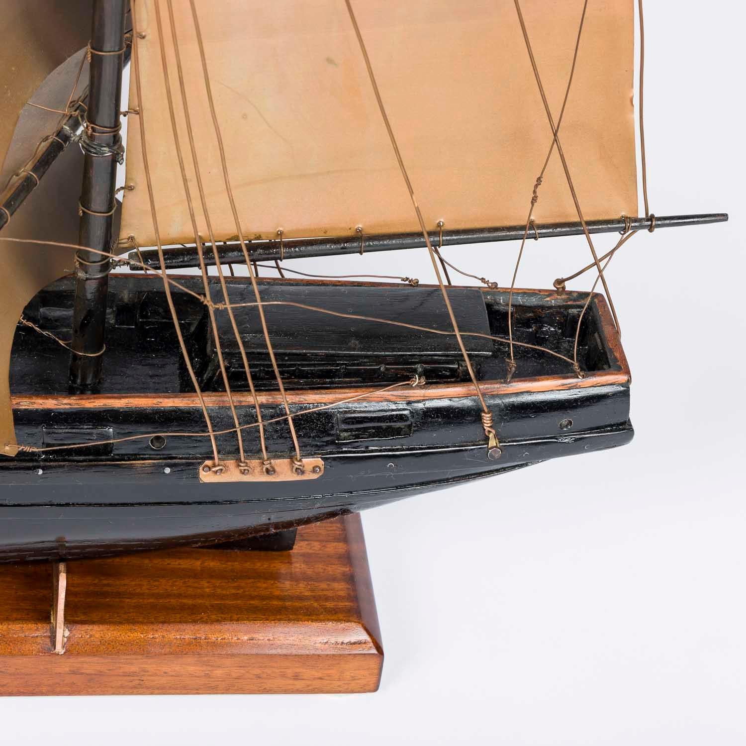 A model of a three mast sailing ship Golden Horizon en venta 3