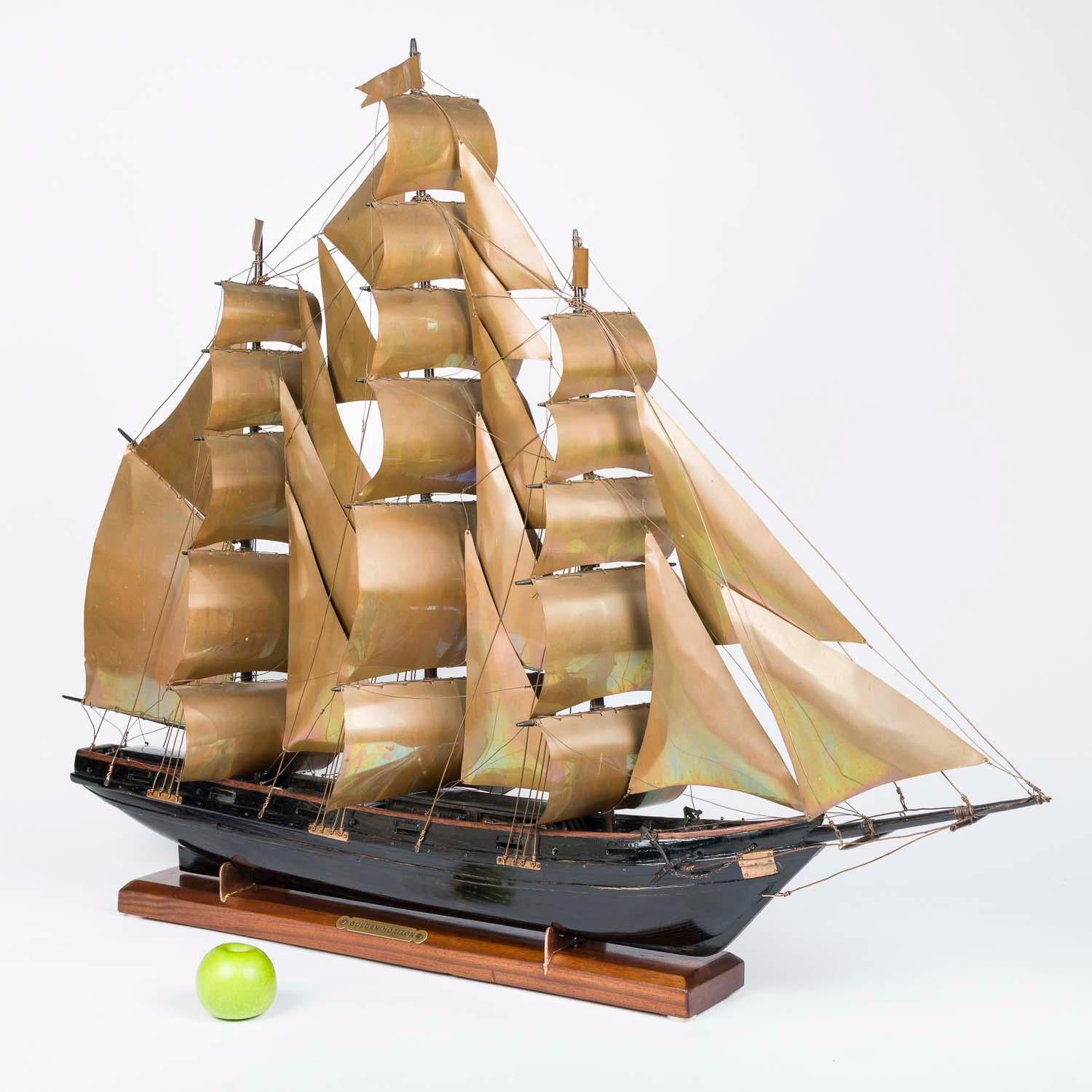 A model of a three mast sailing ship Golden Horizon en venta 7