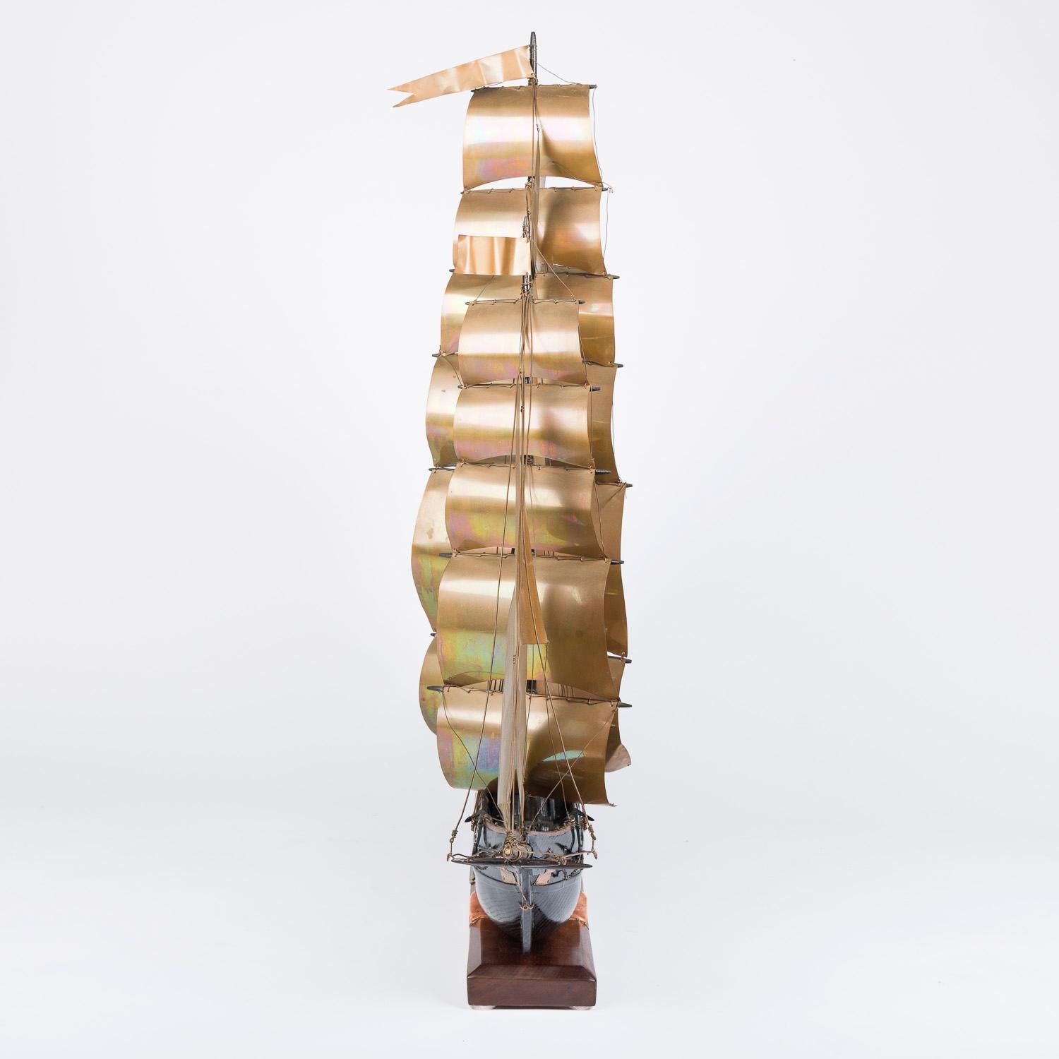 A model of a three mast sailing ship Golden Horizon en venta 9
