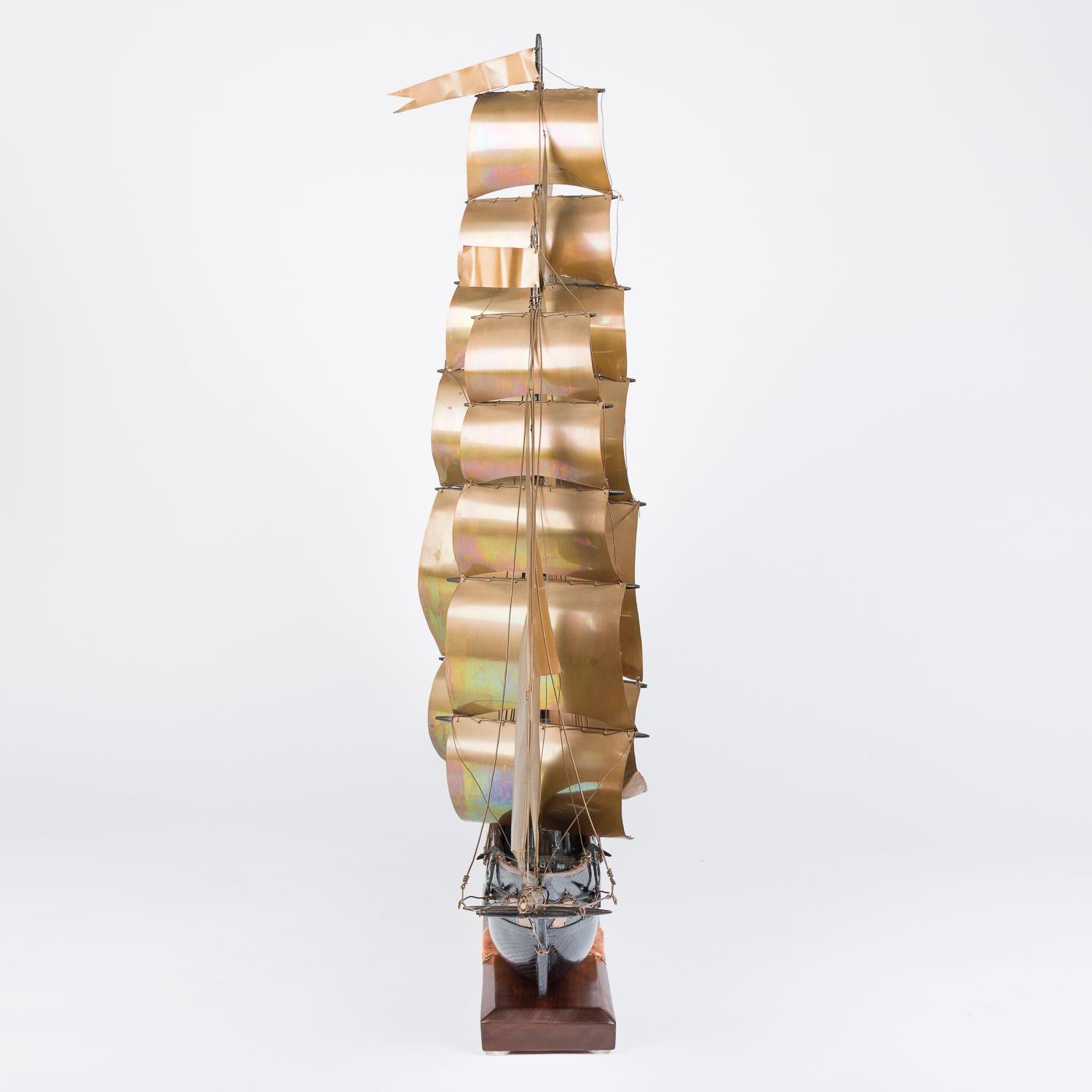 A model of a three mast sailing ship Golden Horizon Inglés en venta