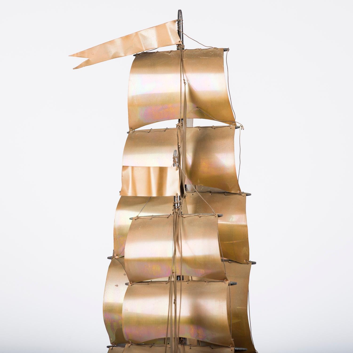 A model of a three mast sailing ship Golden Horizon en venta 1