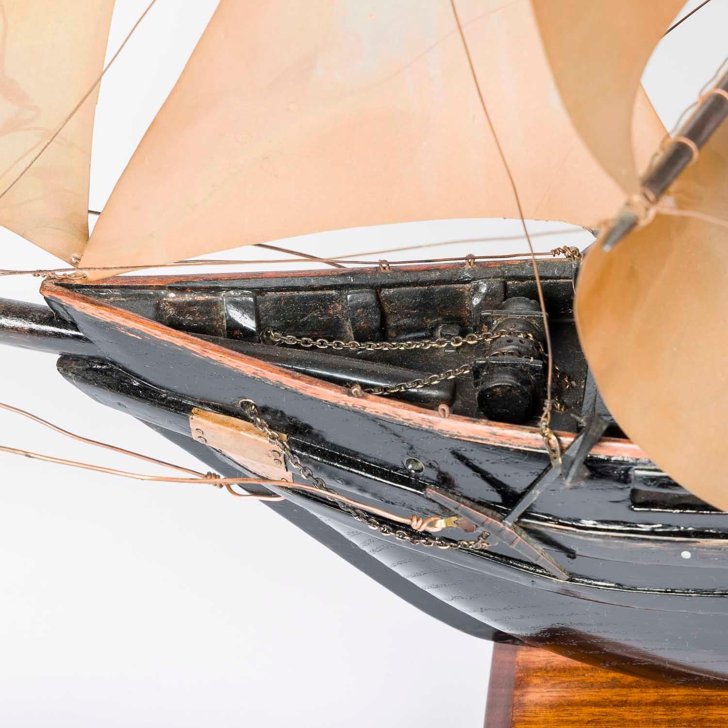 A model of a three mast sailing ship Golden Horizon en venta 2
