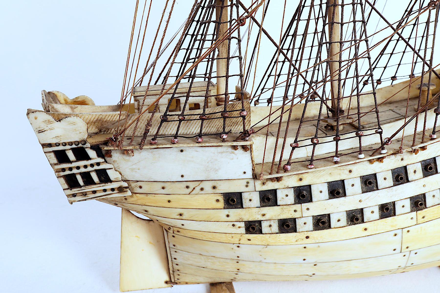 Modell eines Kriegsegelschiffes aus Knochen, hergestellt aus Knochen, Vereinigtes Königreich, 1793-1815 im Angebot 5