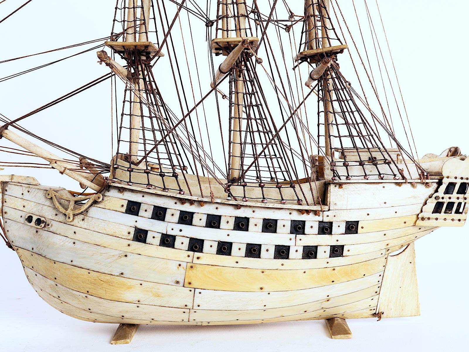 Modell eines Kriegsegelschiffes aus Knochen, hergestellt aus Knochen, Vereinigtes Königreich, 1793-1815 (Englisch) im Angebot