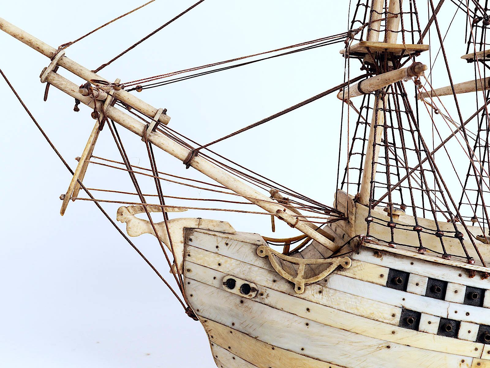 Model of a War Sailing Ship, Made Out of Bone, United Kingdom, 1793-1815 In Good Condition For Sale In Milan, IT