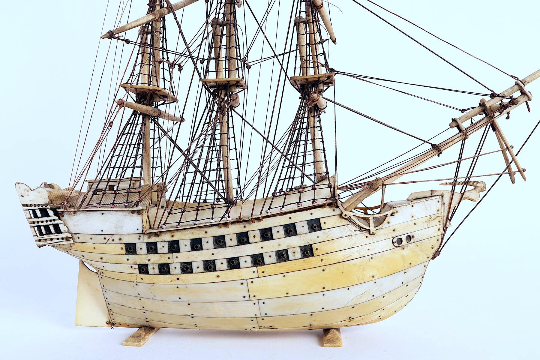 Modell eines Kriegsegelschiffes aus Knochen, hergestellt aus Knochen, Vereinigtes Königreich, 1793-1815 im Angebot 3