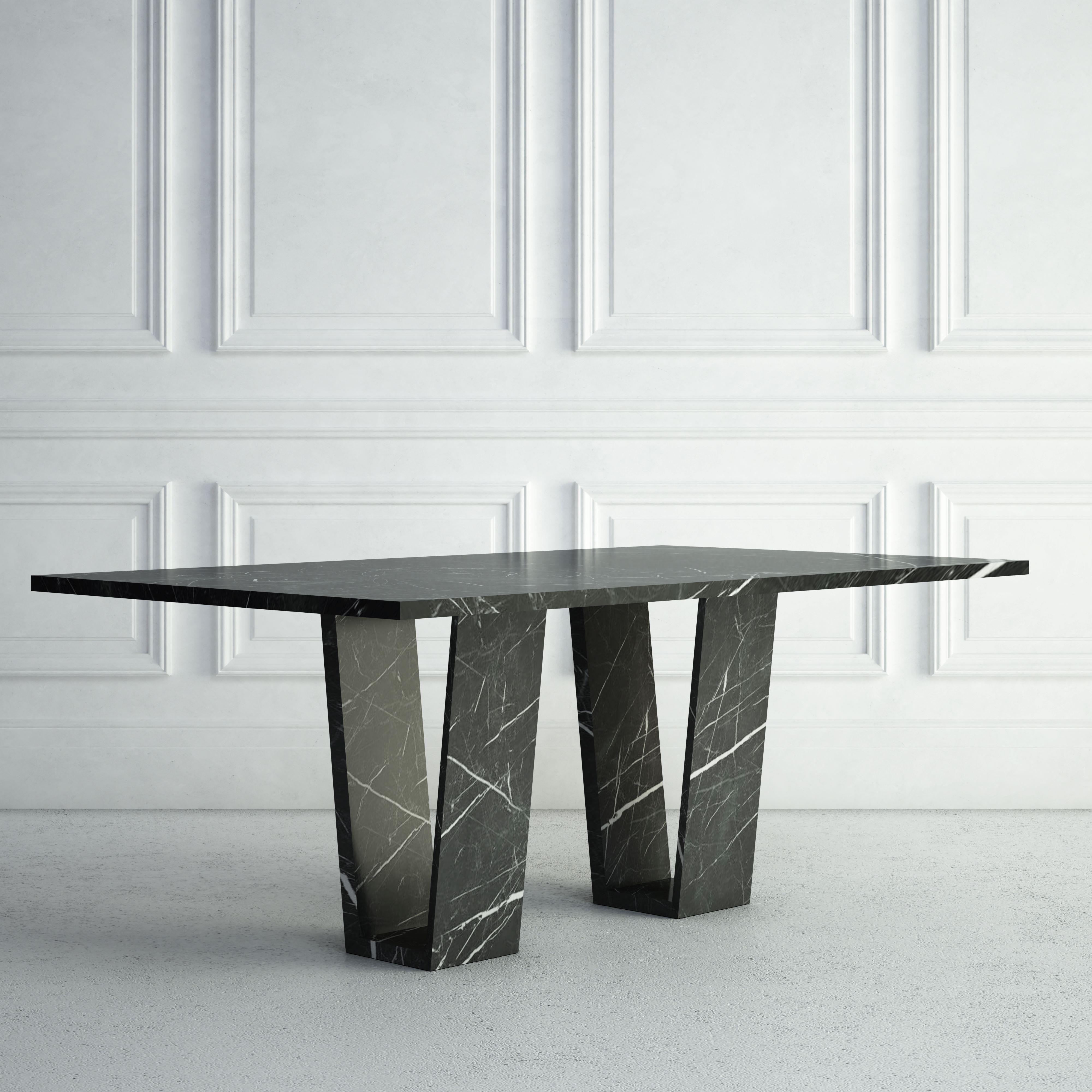 Américain The Elise : une table de salle à manger moderne en pierre avec un plateau rectangulaire et des bases angulaires en vente