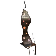 Eine moderne Lampe aus Eisen und Glas