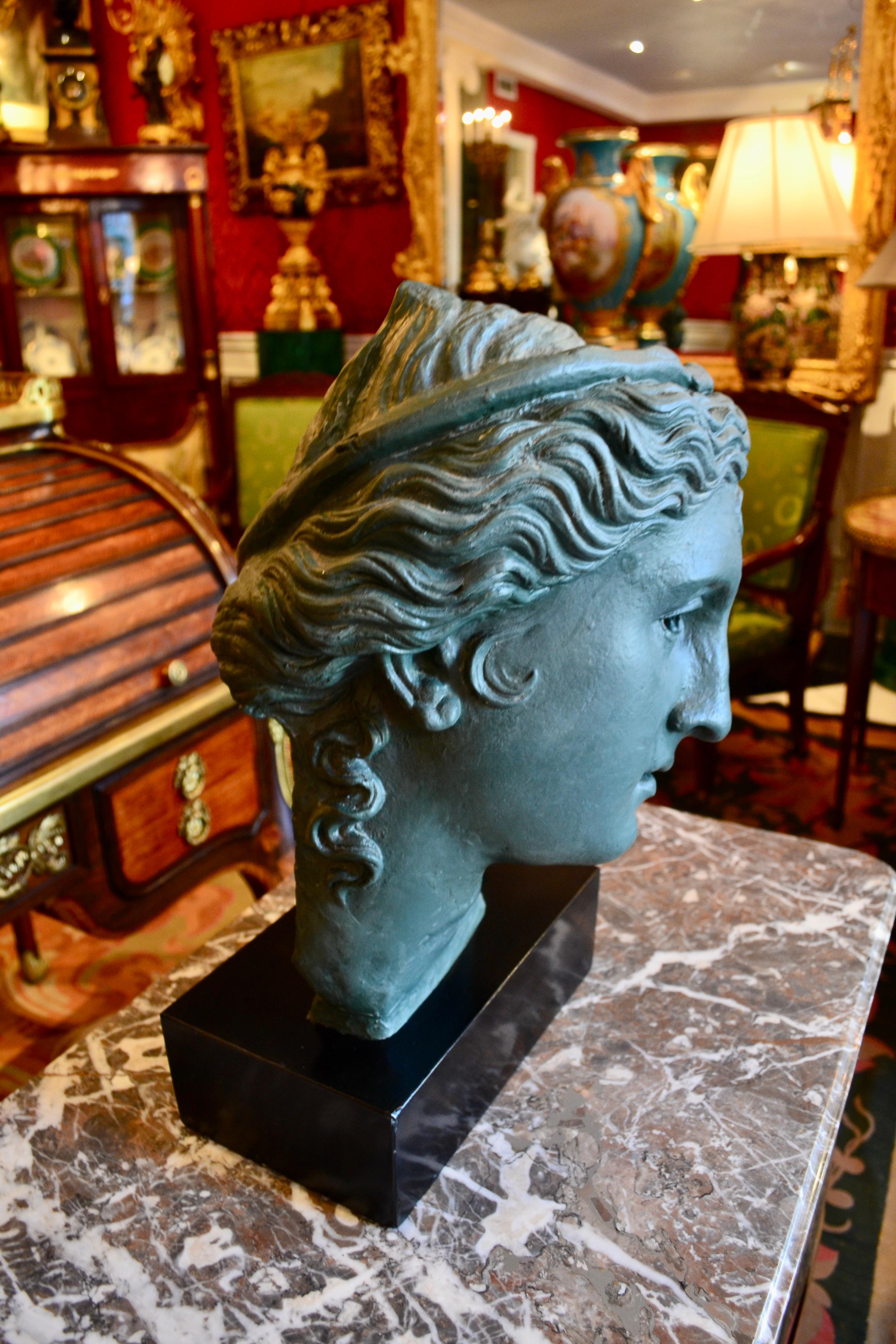 A Modern Stylised  Bronzed Resin Bust of Venus In Good Condition For Sale In Vancouver, British Columbia