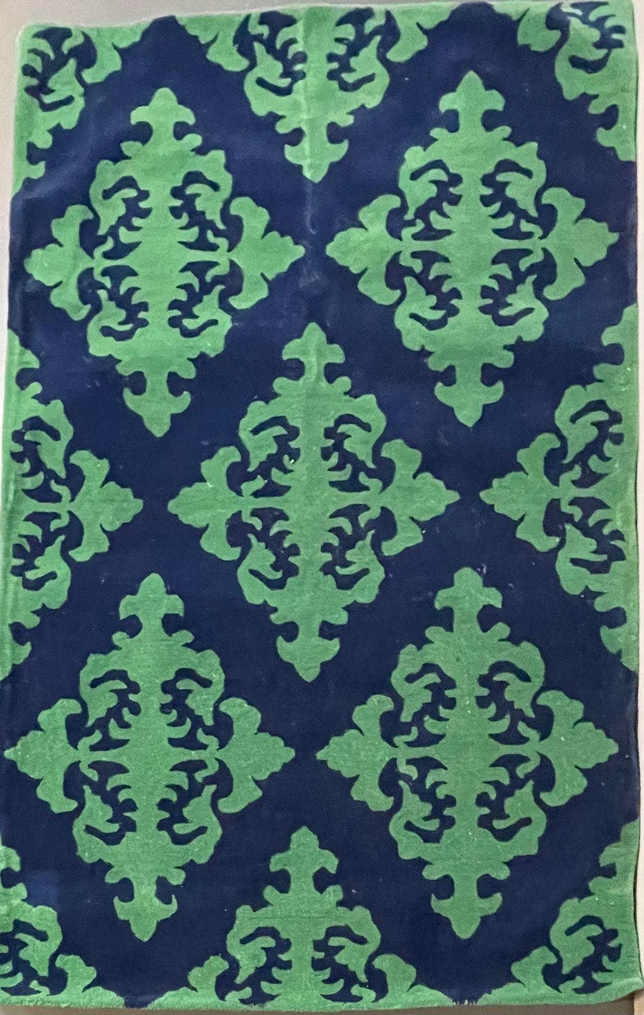 Una alfombra de lana moderna, alfombra, lana de cinco por siete pies y nueve pulgadas en venta 1
