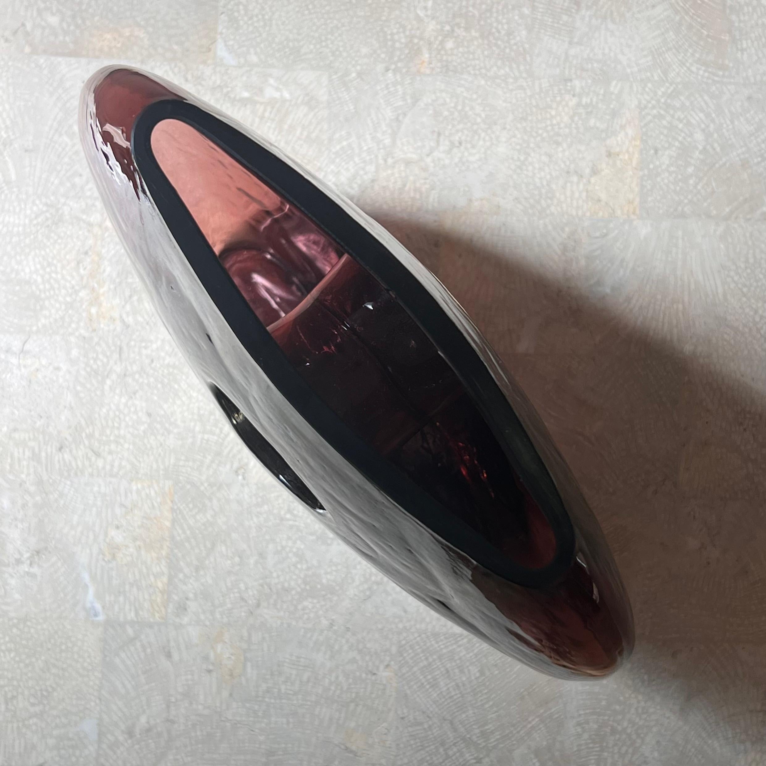 A modernist art glass “donut” vase in aubergine, late 20th century For Sale 4
