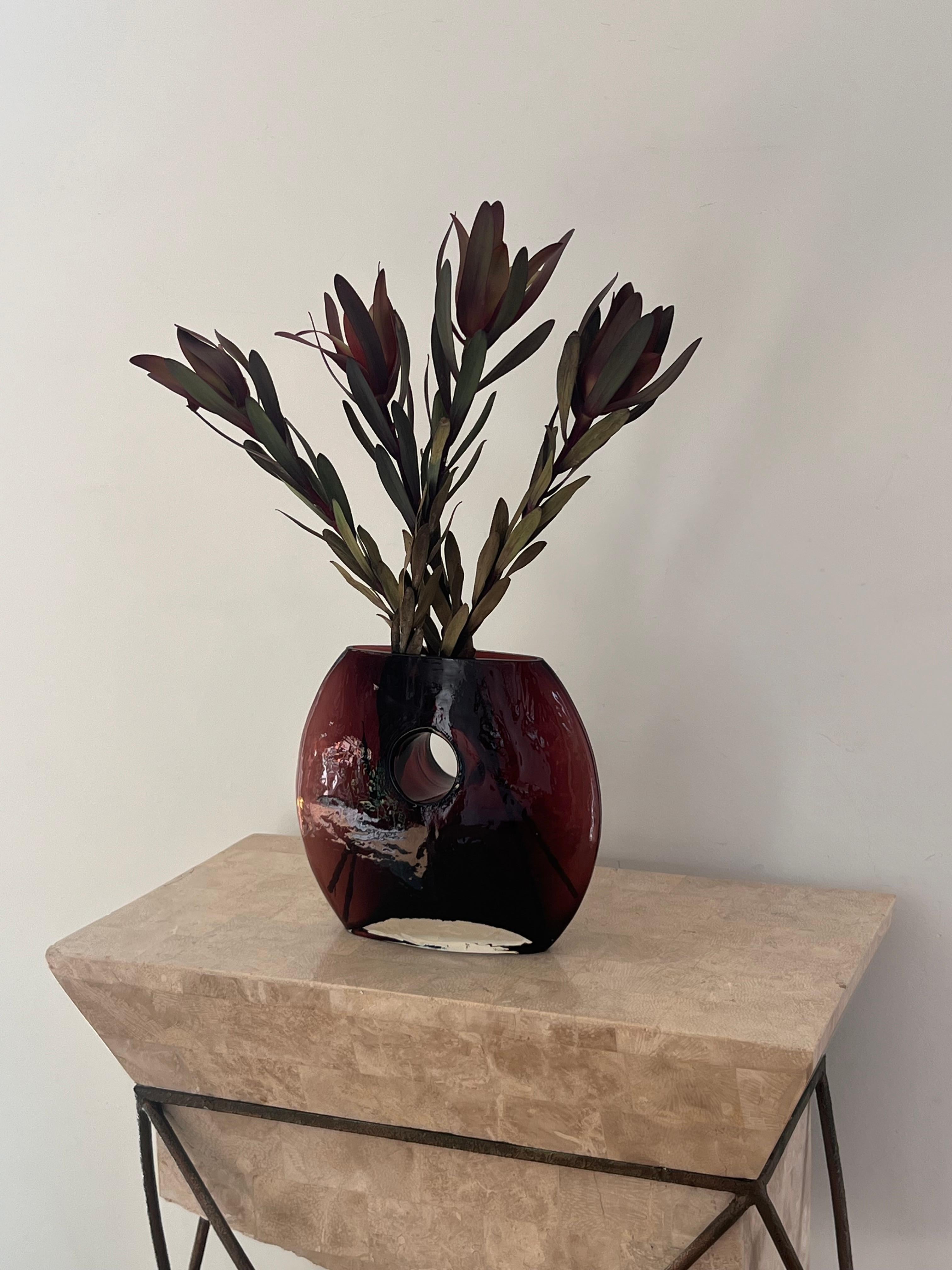 Unknown A modernist art glass “donut” vase in aubergine, late 20th century For Sale