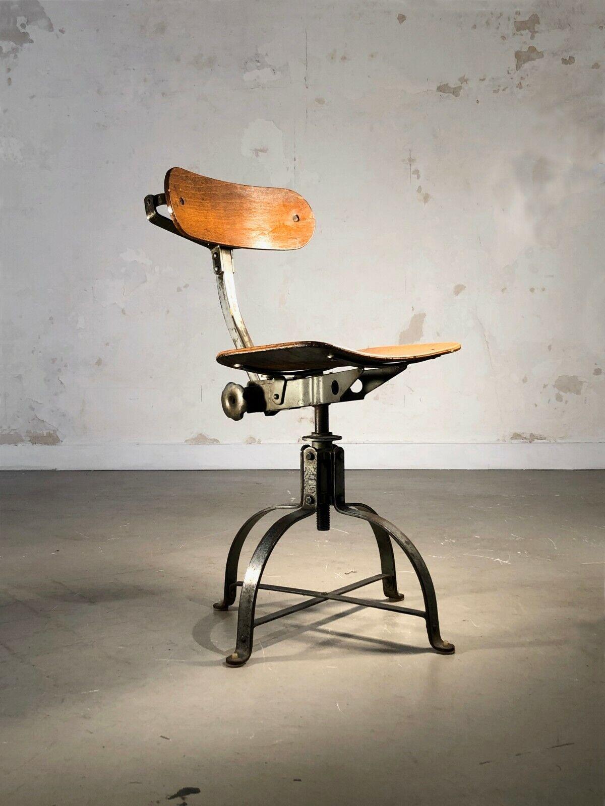 A telescopic workshop chair, Modernist, Bauhaus, Constructivist, Reconstruction, metal structure with telescopic system, seat and reclining back in solid wood, to be attributed, France 1950.

DIMENSIONS: H 82 x L 40 x D 38 in the photos

CONDITION: