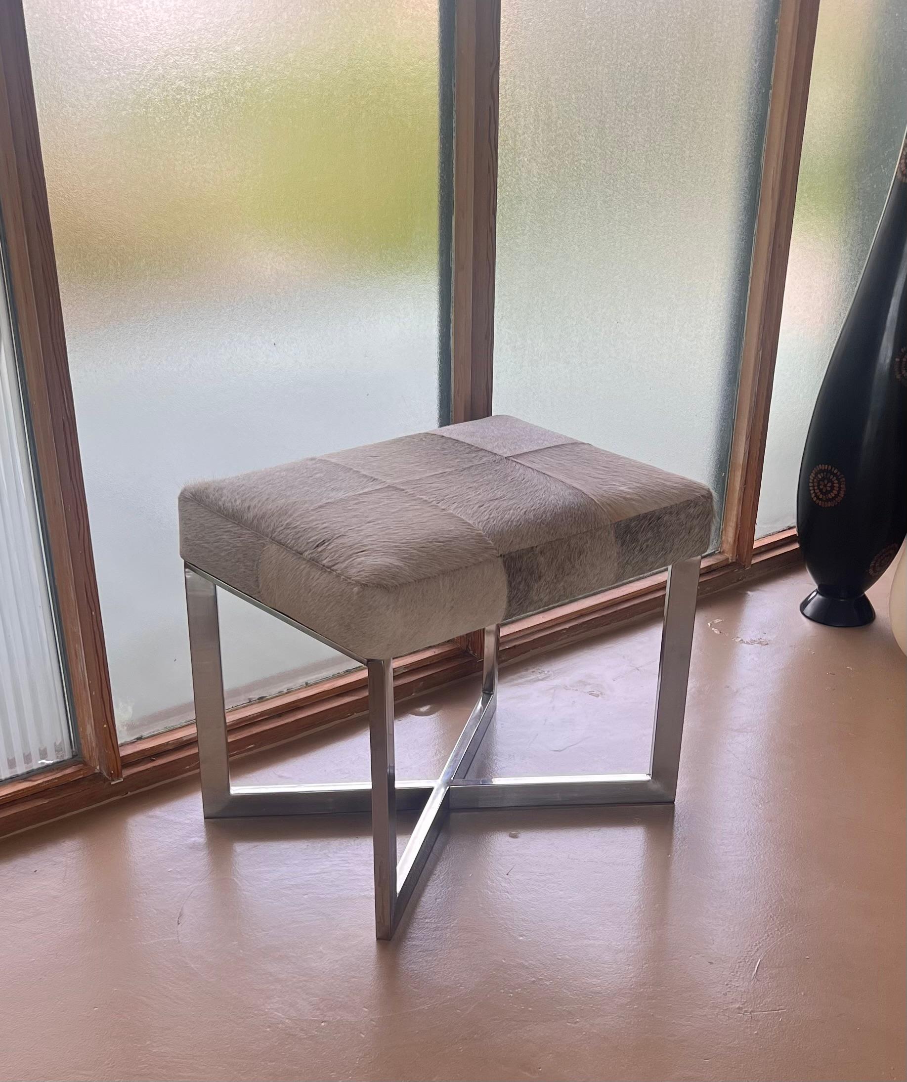 A modernist cowhide and chrome ottoman, 20th century. For Sale 3
