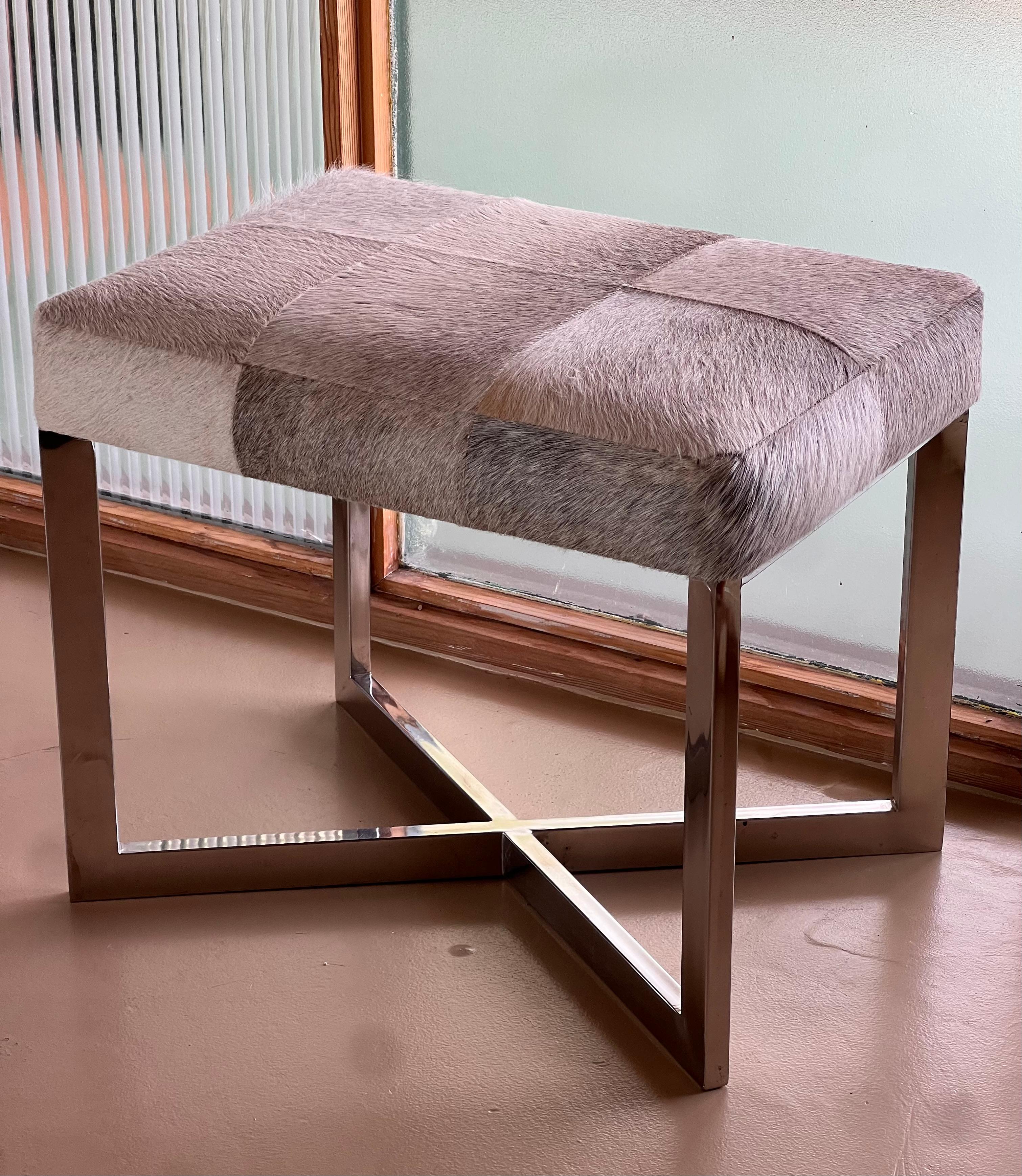 A modernist cowhide and chrome ottoman, 20th century. For Sale 4
