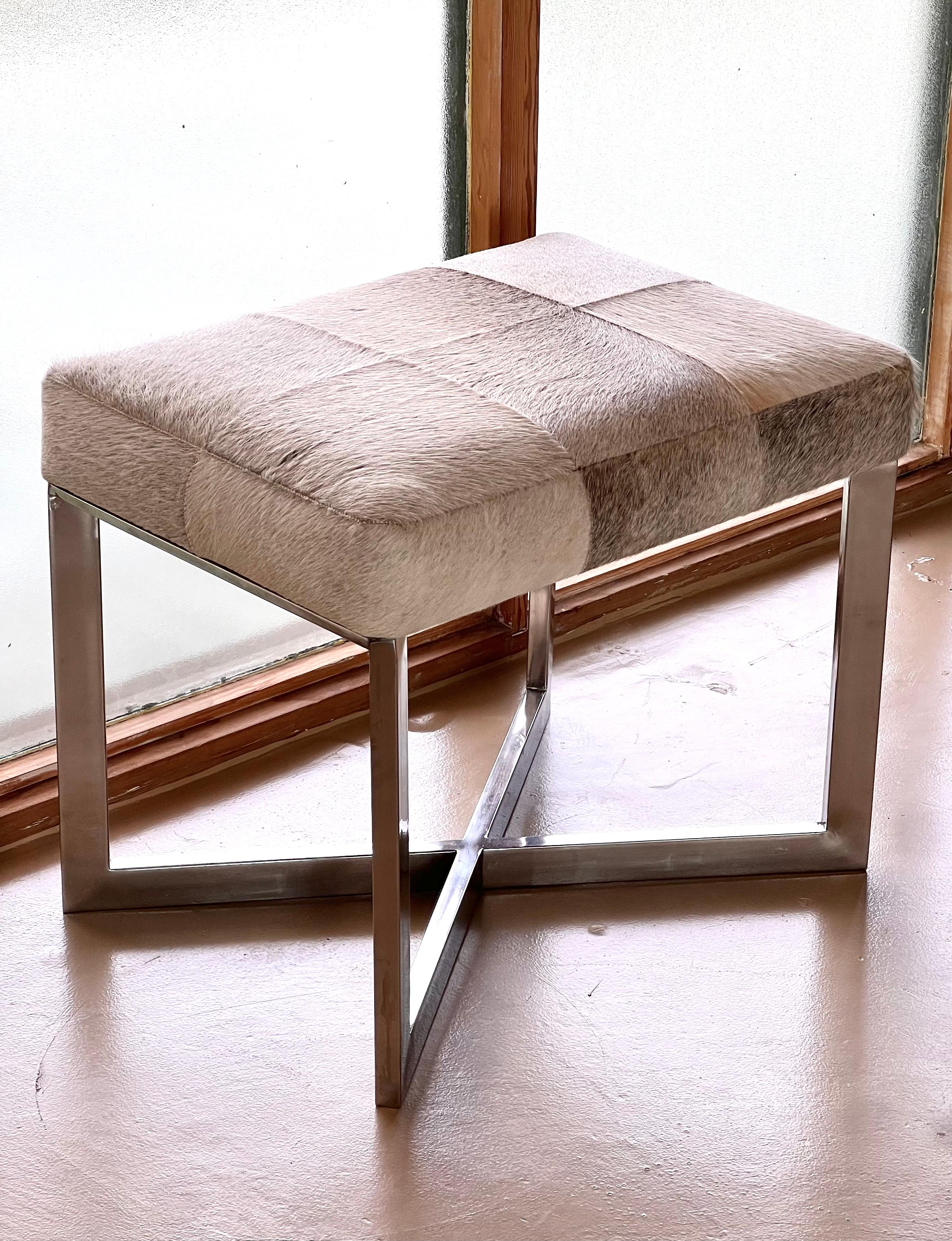 A modernist cowhide and chrome ottoman, 20th century. For Sale 5