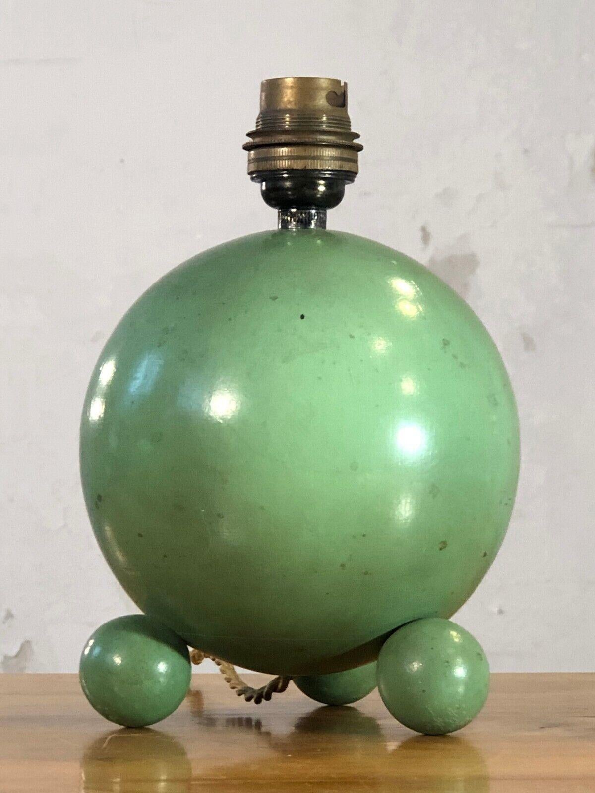 An ART-DECO MODERNIST CUBIST BAUHAUS Tripod TABLE LAMP, France 1930 In Good Condition For Sale In PARIS, FR