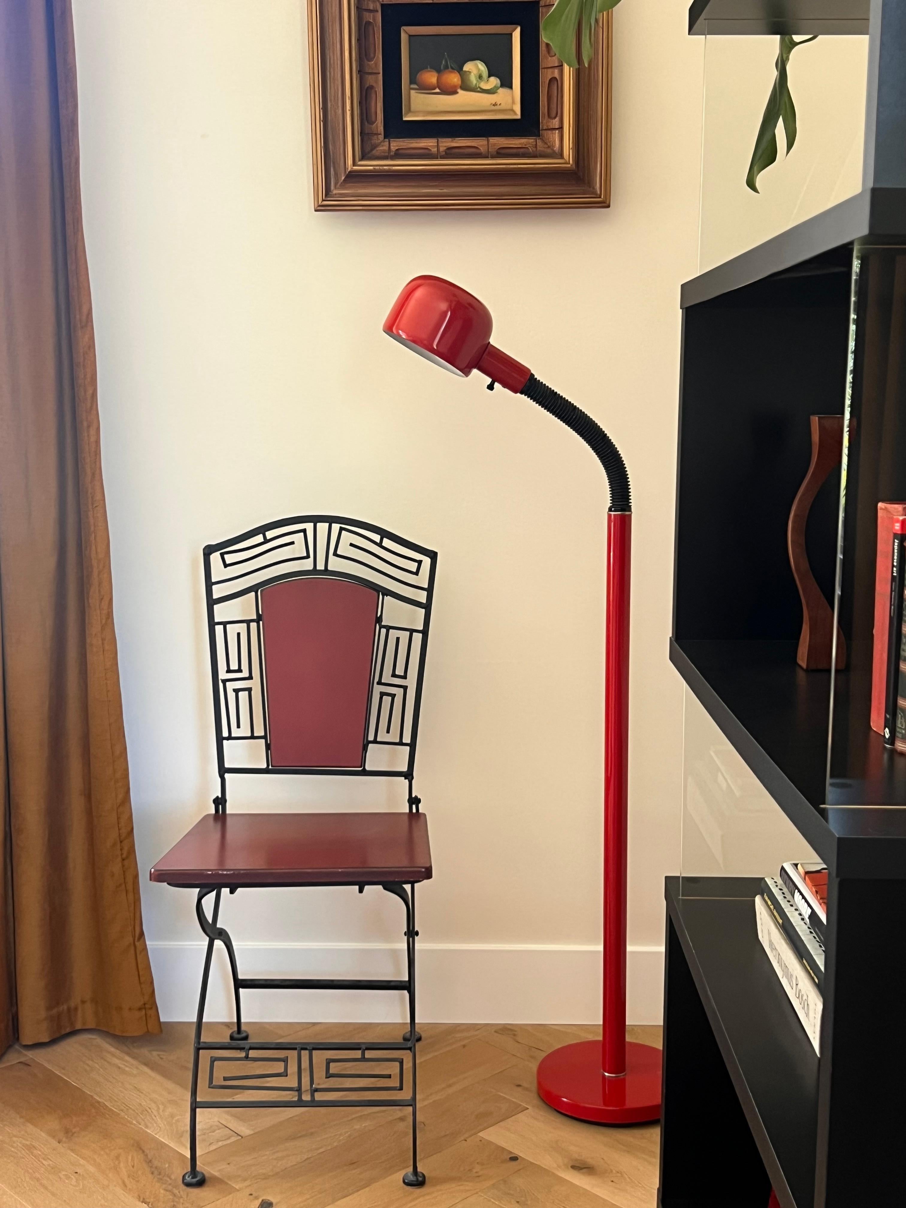 A modernist gooseneck floor lamp in cherry red, mid 20th century For Sale 6