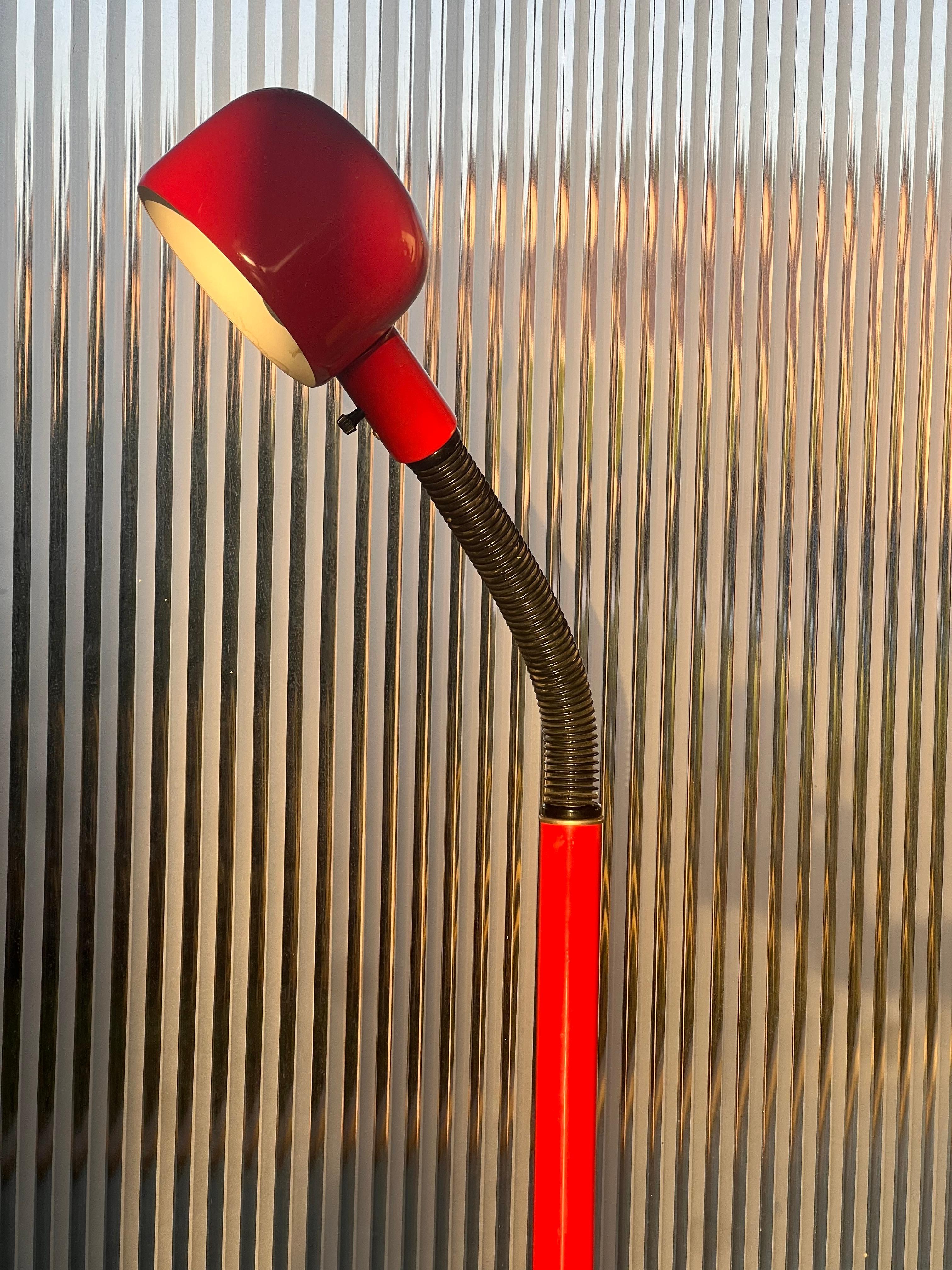 A modernist gooseneck floor lamp in cherry red, mid 20th century For Sale 7