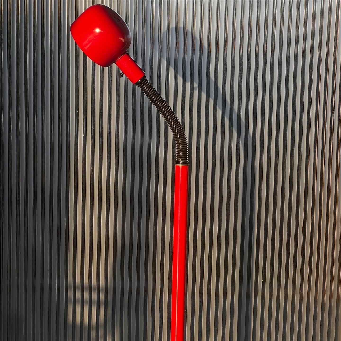 A modernist gooseneck floor lamp in cherry red, mid 20th century For Sale 11