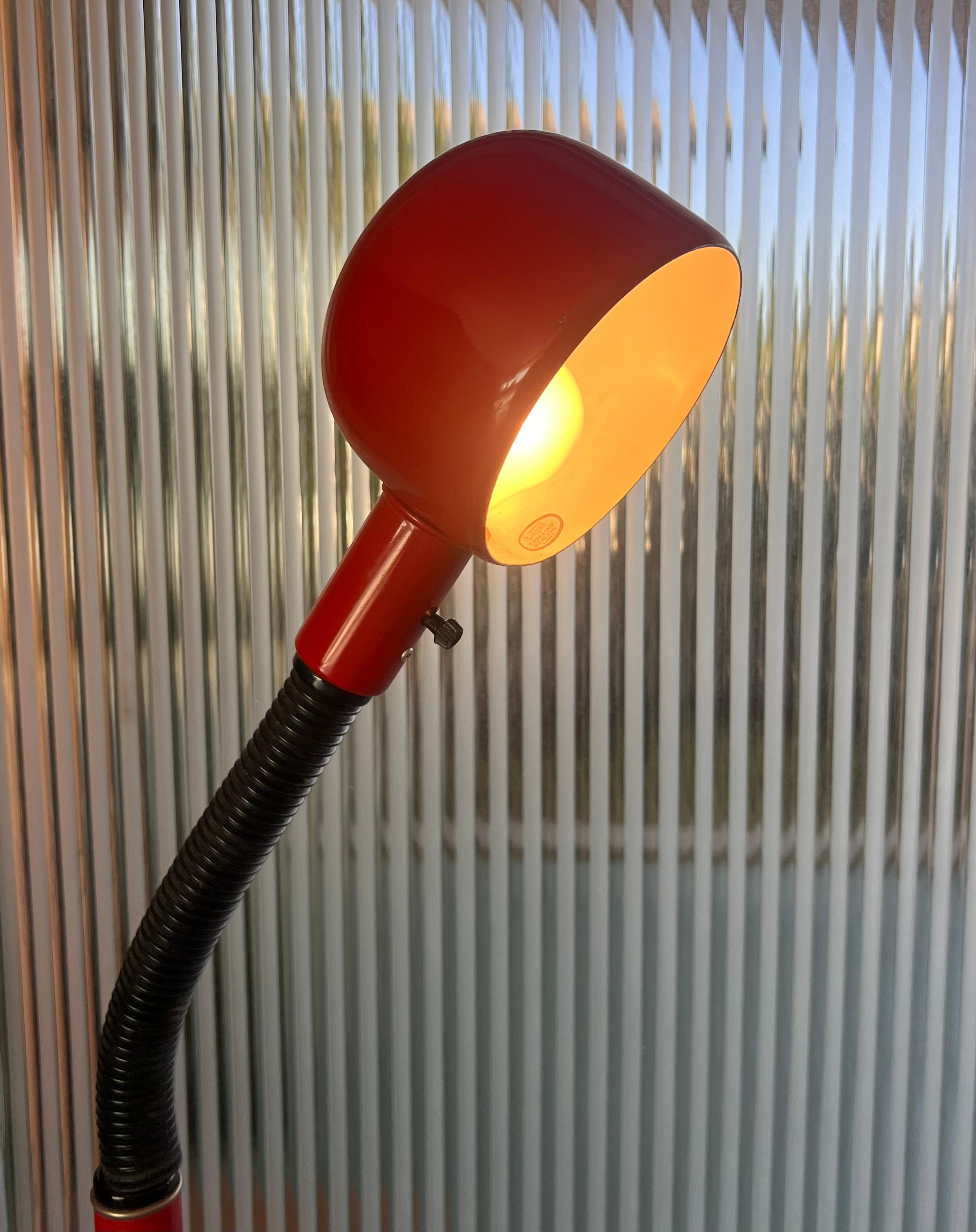 A modernist gooseneck floor lamp in cherry red, mid 20th century For Sale 13