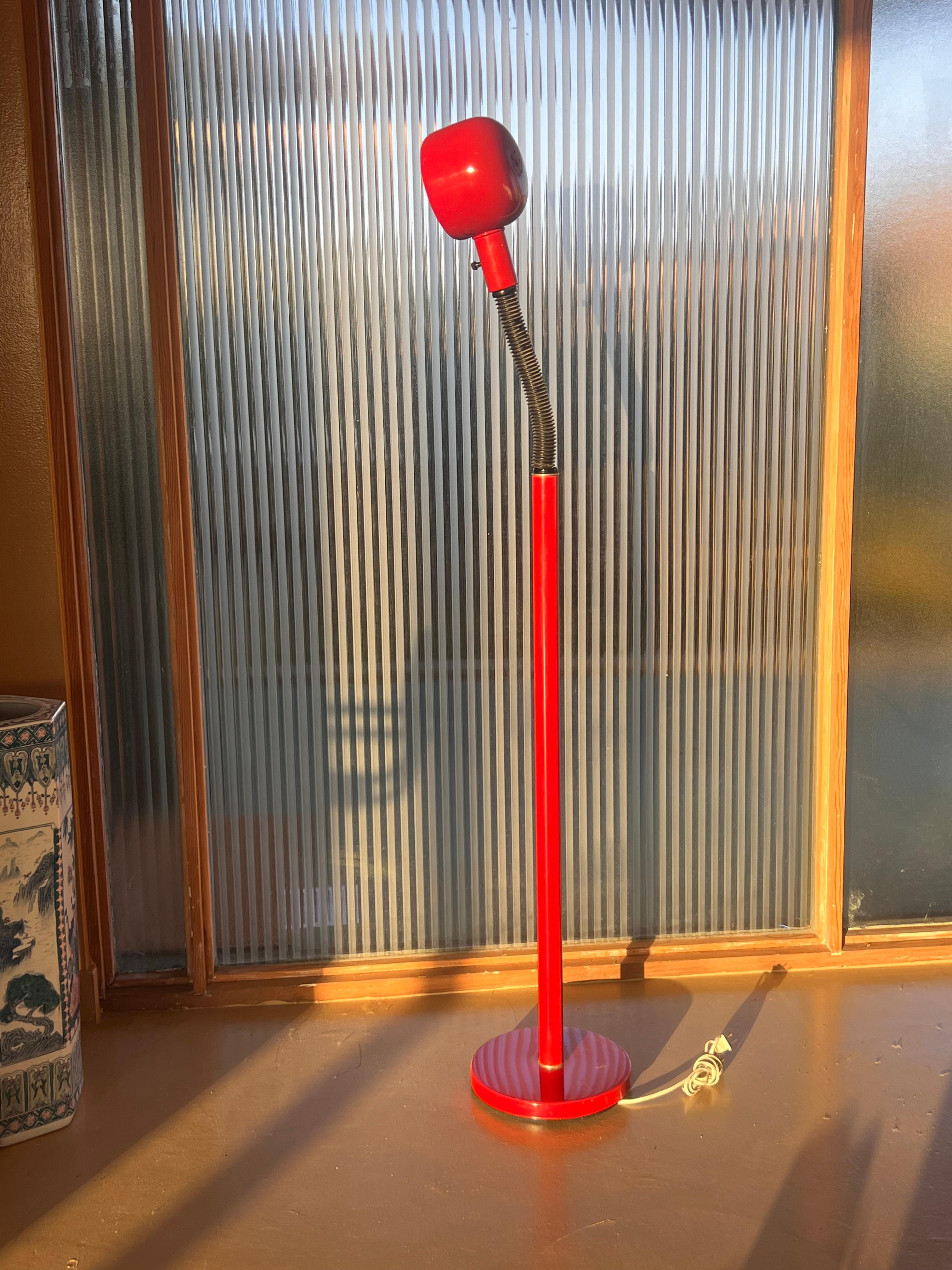 A modernist gooseneck floor lamp in cherry red, mid 20th century For Sale 2