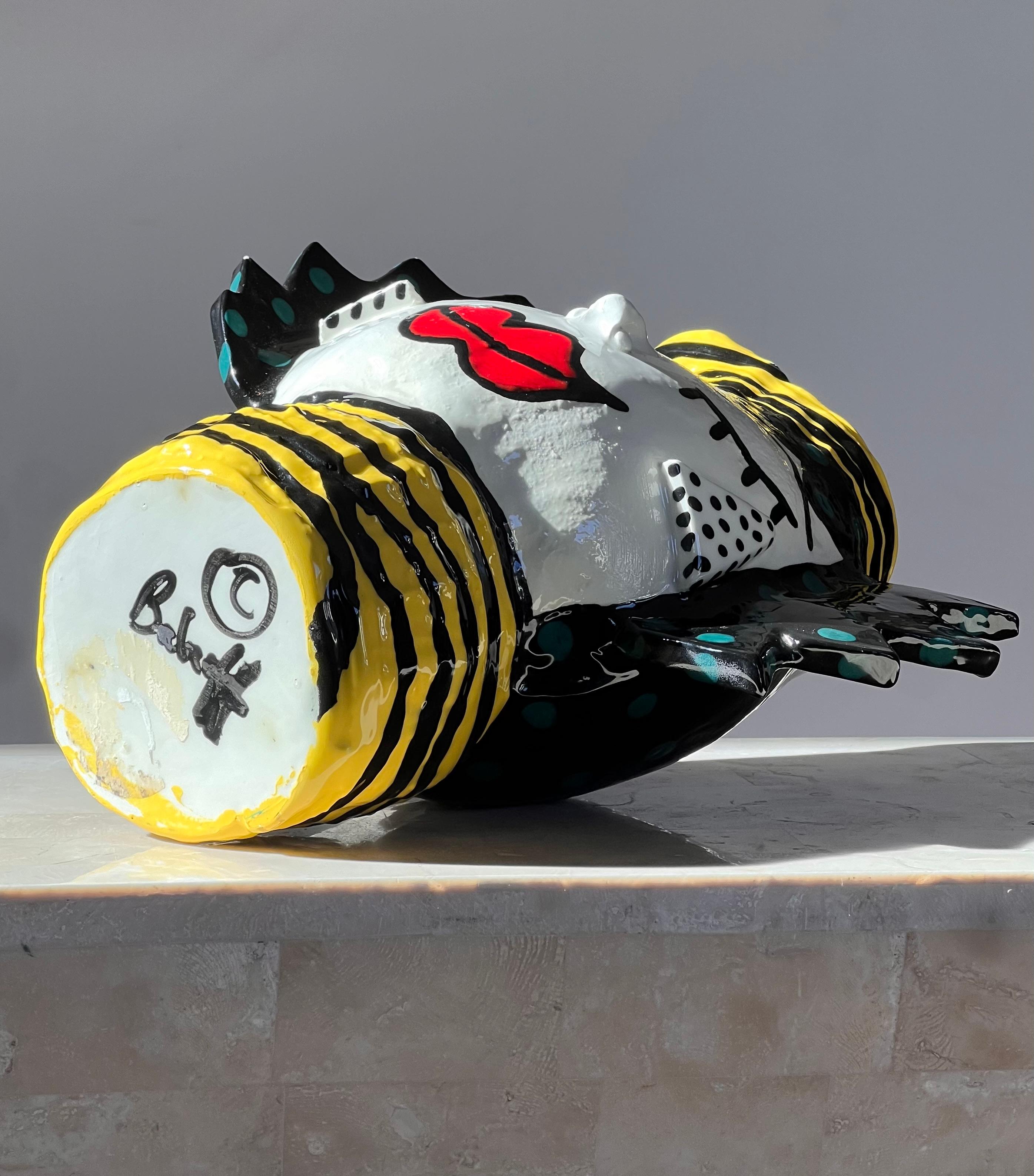 Vase à visages en céramique peinte moderniste, signé par l'artiste, 20e siècle. en vente 5